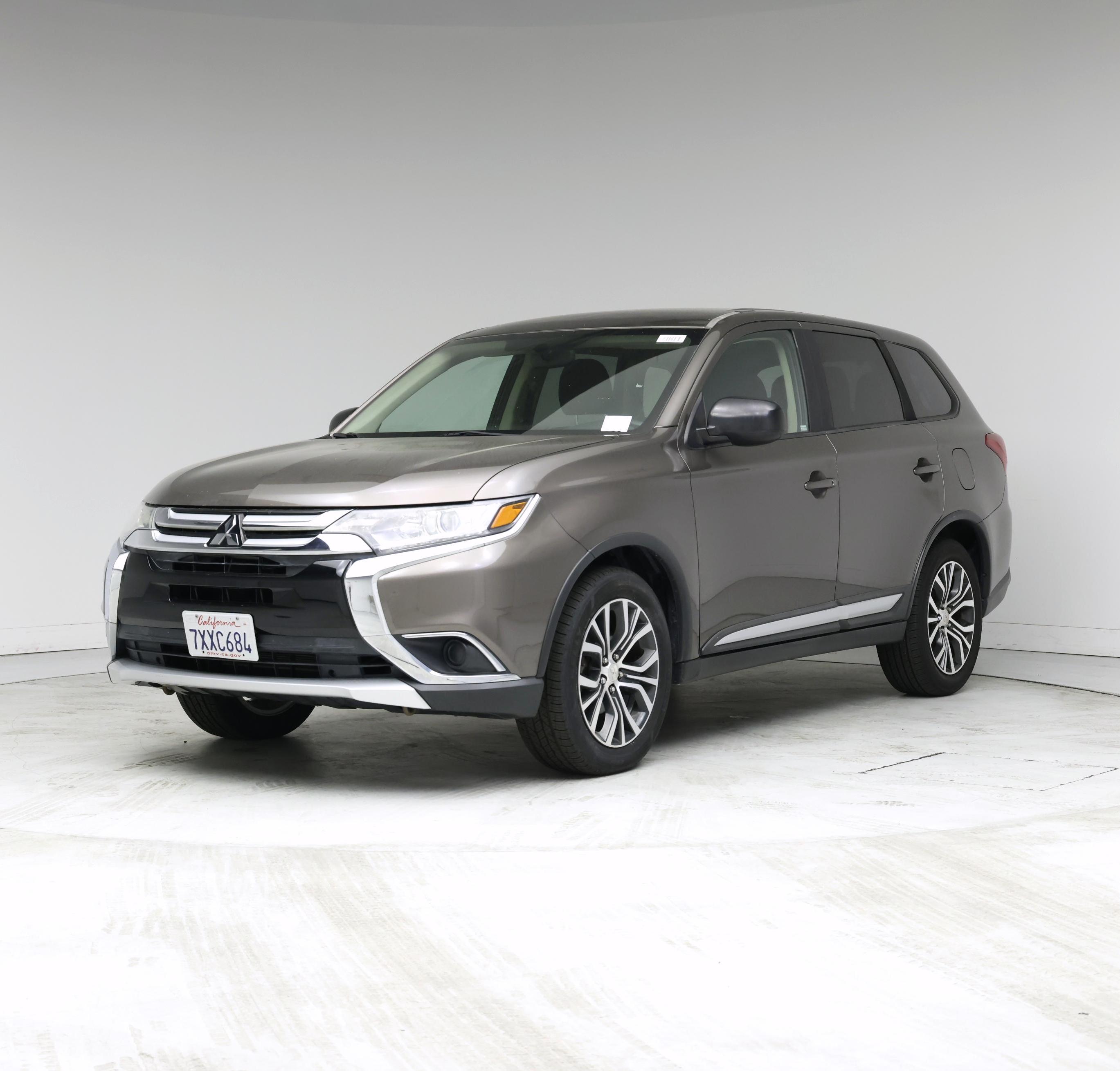 Thumbnail: 2017 Mitsubishi Outlander - 4