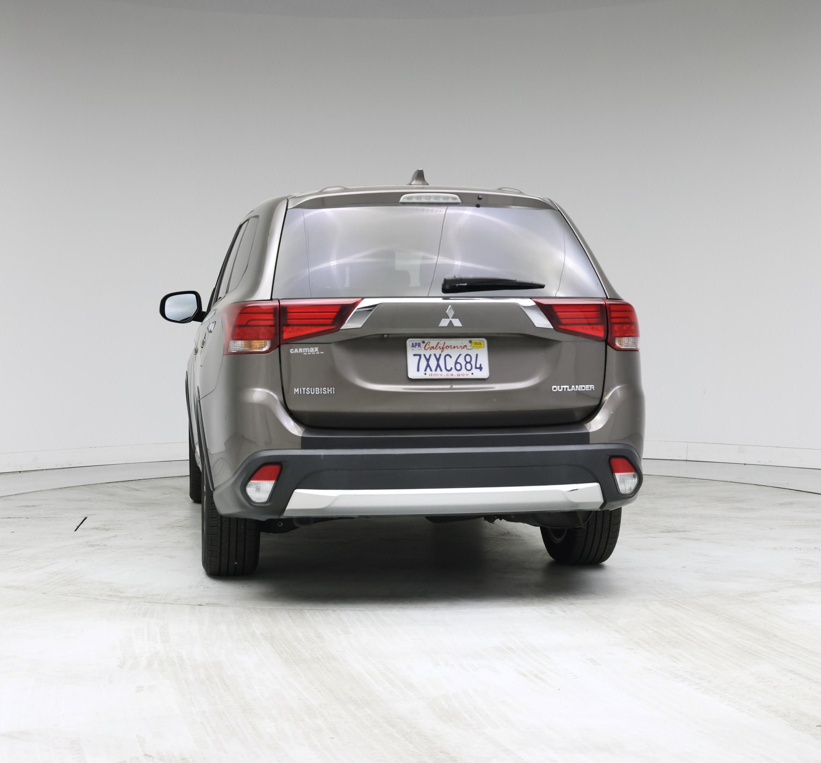 Thumbnail: 2017 Mitsubishi Outlander - 6