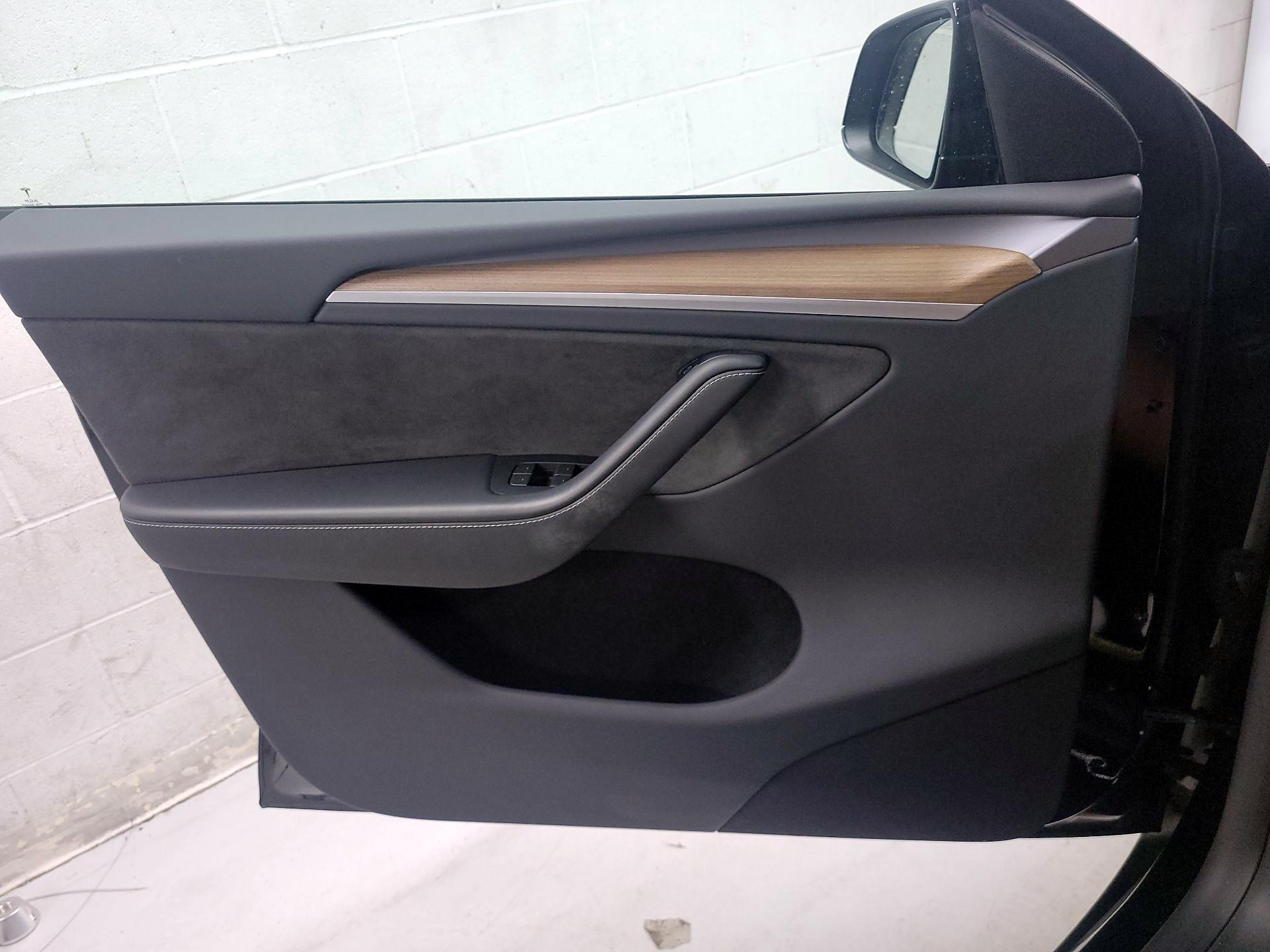Thumbnail: 2023 Tesla Model Y - 12