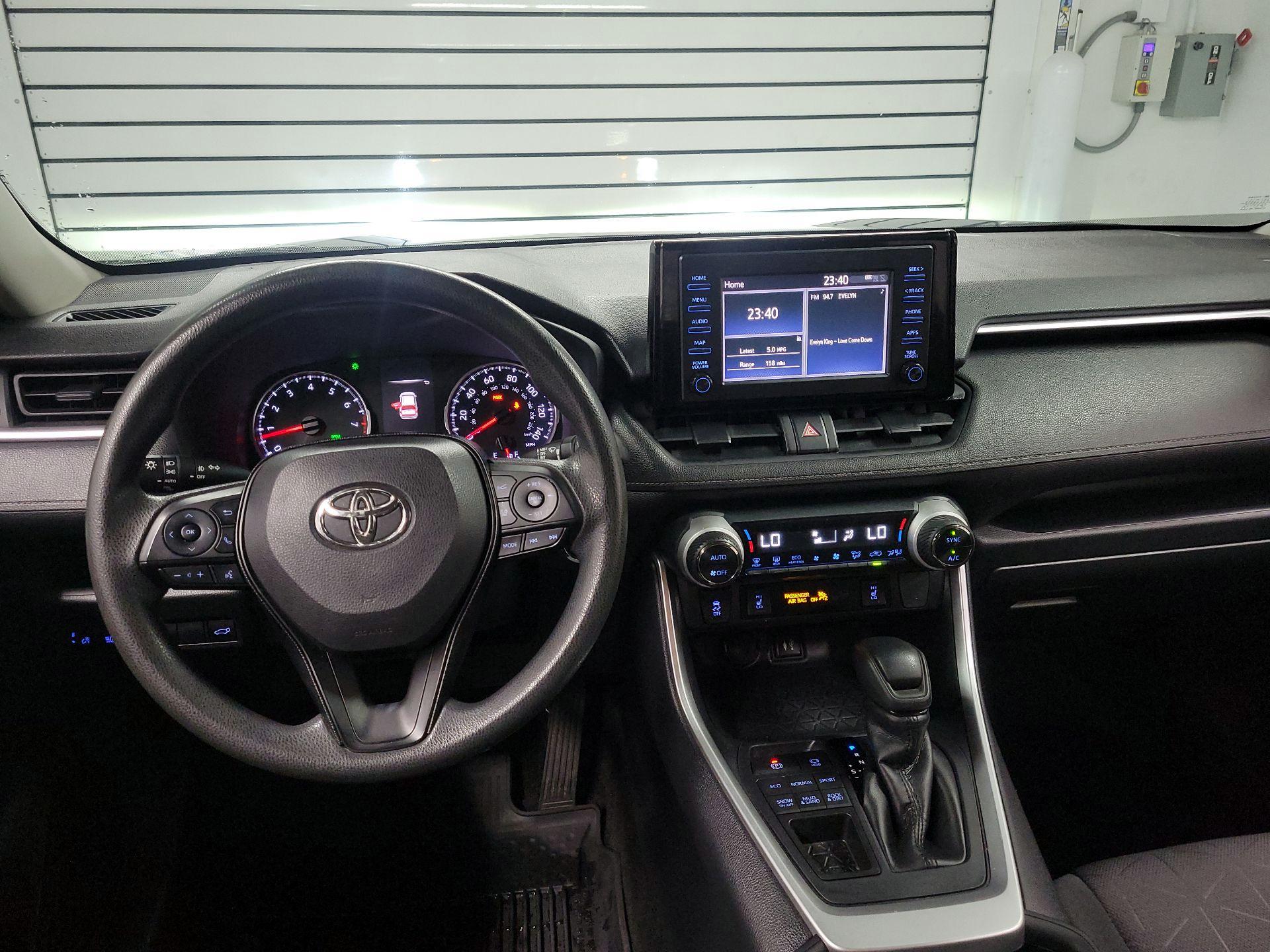 Thumbnail: 2019 Toyota RAV4 - 9