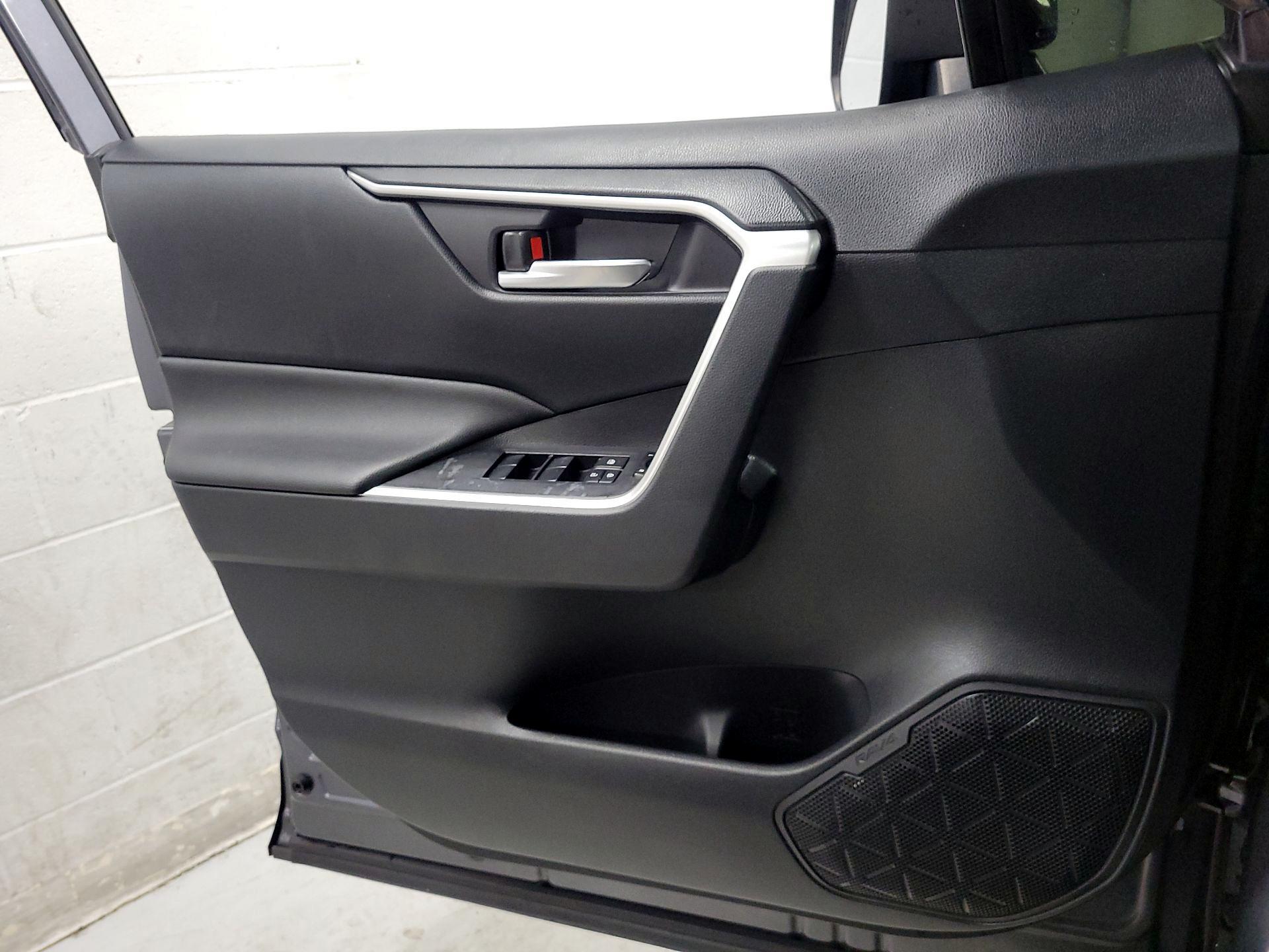Thumbnail: 2019 Toyota RAV4 - 12