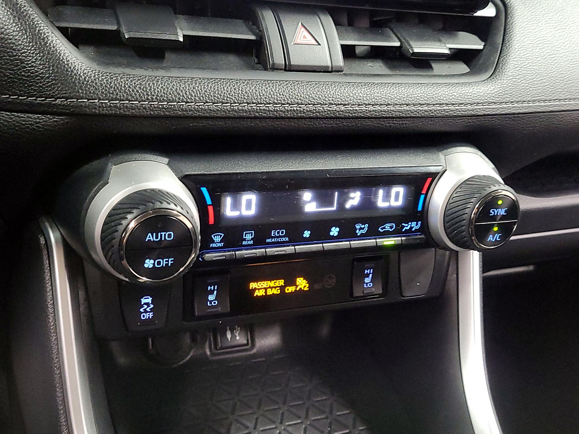 Thumbnail: 2019 Toyota RAV4 - 15