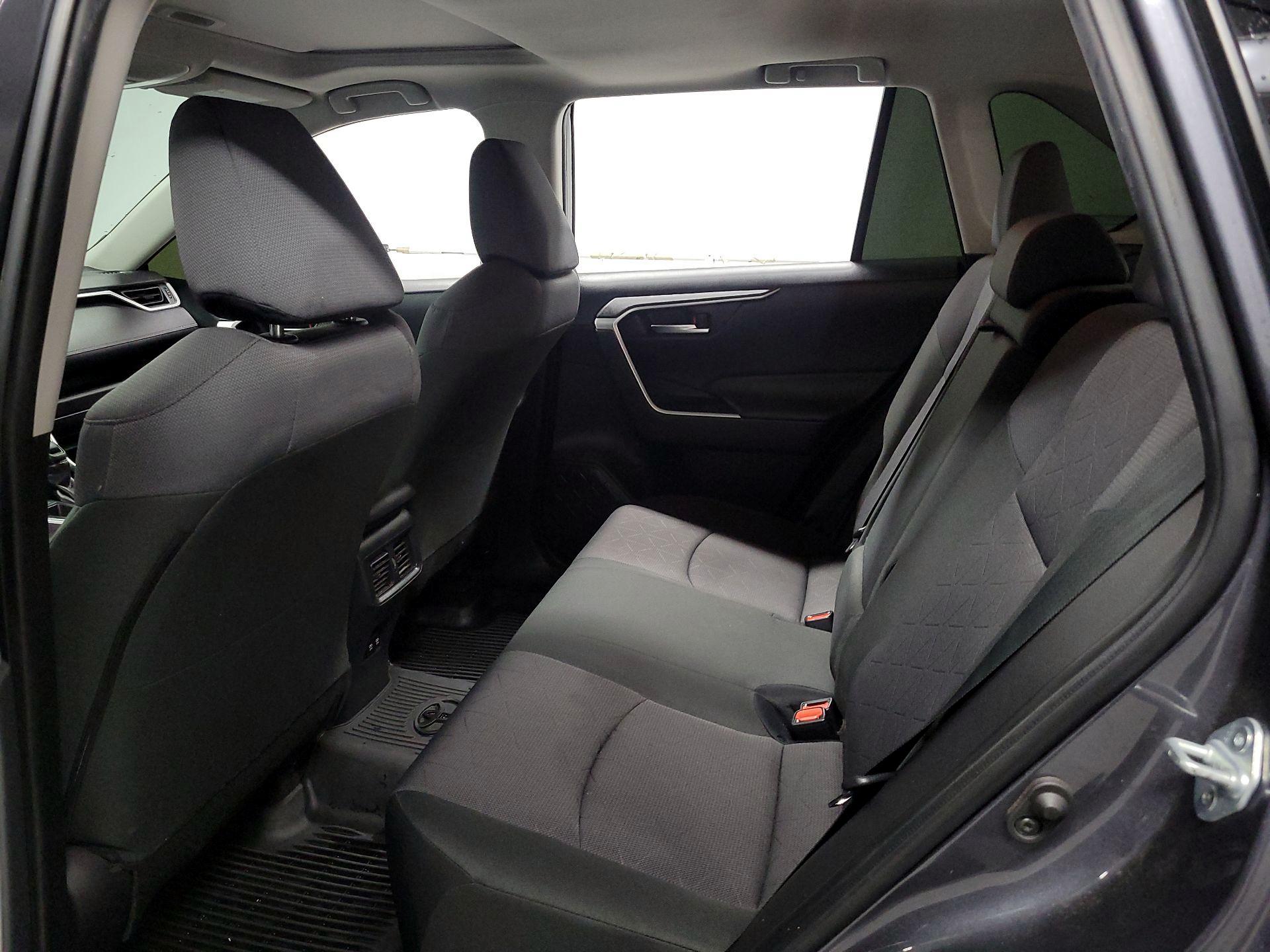 Thumbnail: 2019 Toyota RAV4 - 17
