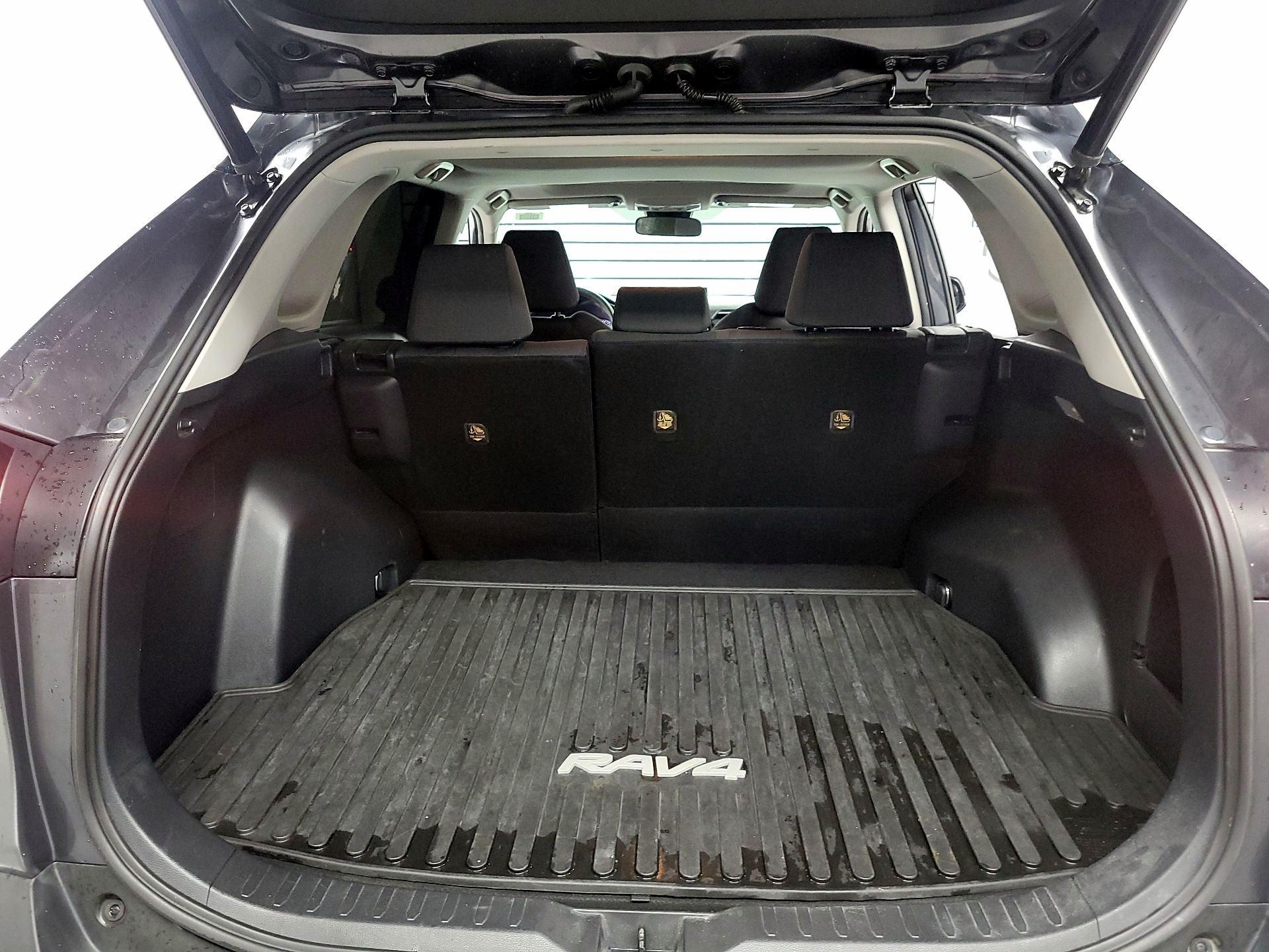 Thumbnail: 2019 Toyota RAV4 - 18