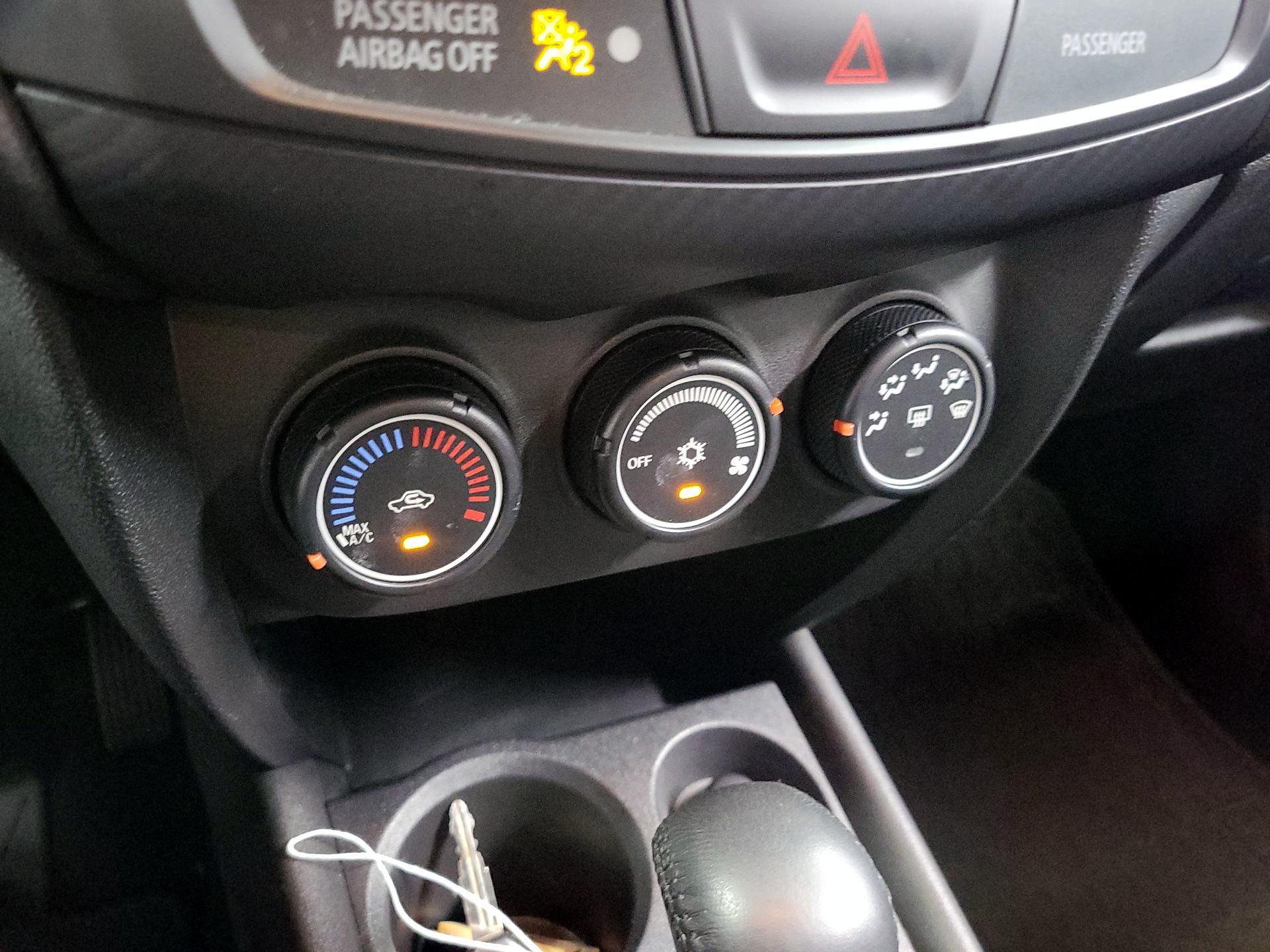 Thumbnail: 2015 Mitsubishi Outlander Sport - 14