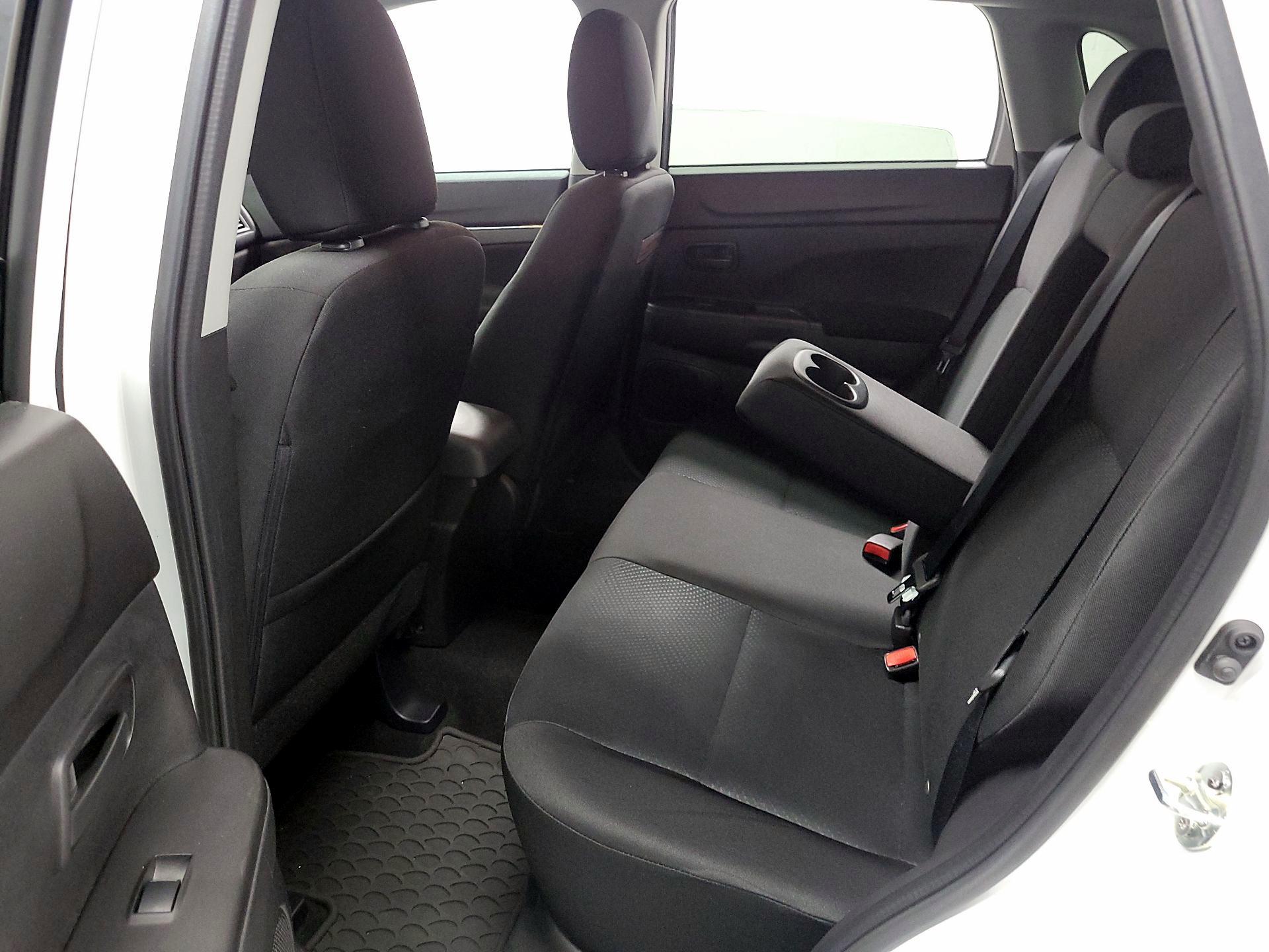 Thumbnail: 2015 Mitsubishi Outlander Sport - 16