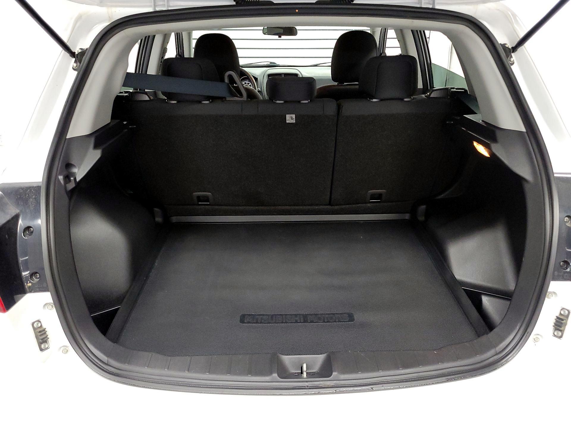 Thumbnail: 2015 Mitsubishi Outlander Sport - 17