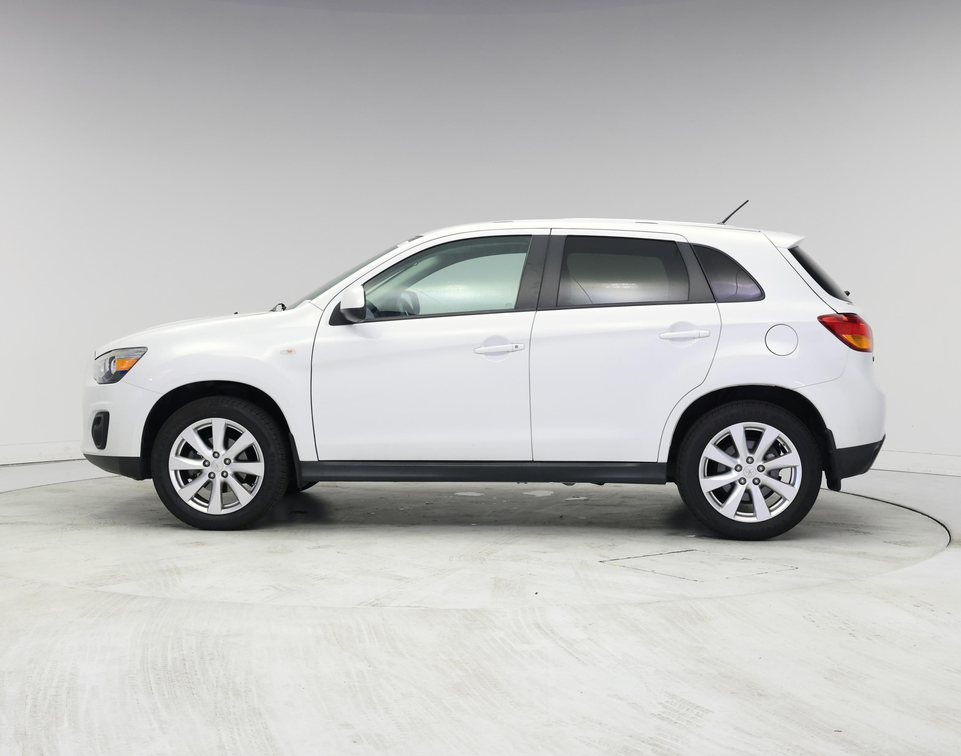Thumbnail: 2015 Mitsubishi Outlander Sport - 3