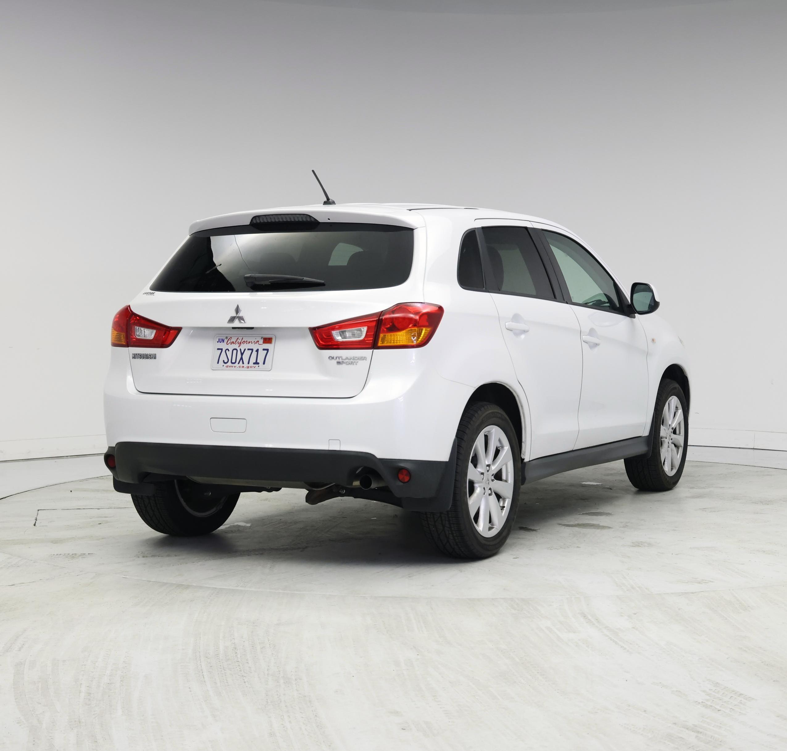 Thumbnail: 2015 Mitsubishi Outlander Sport - 8