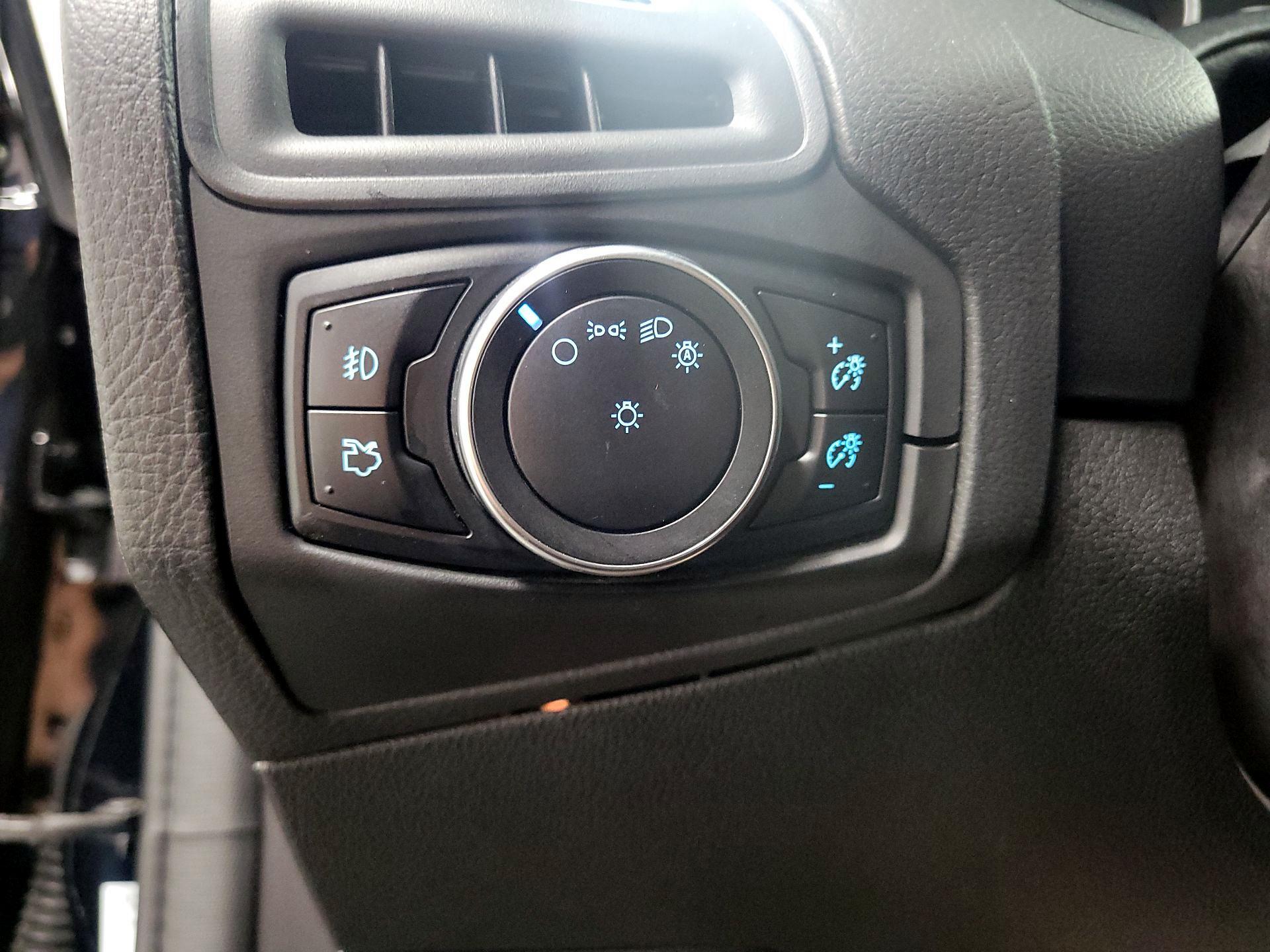 Thumbnail: 2016 Ford Focus - 13