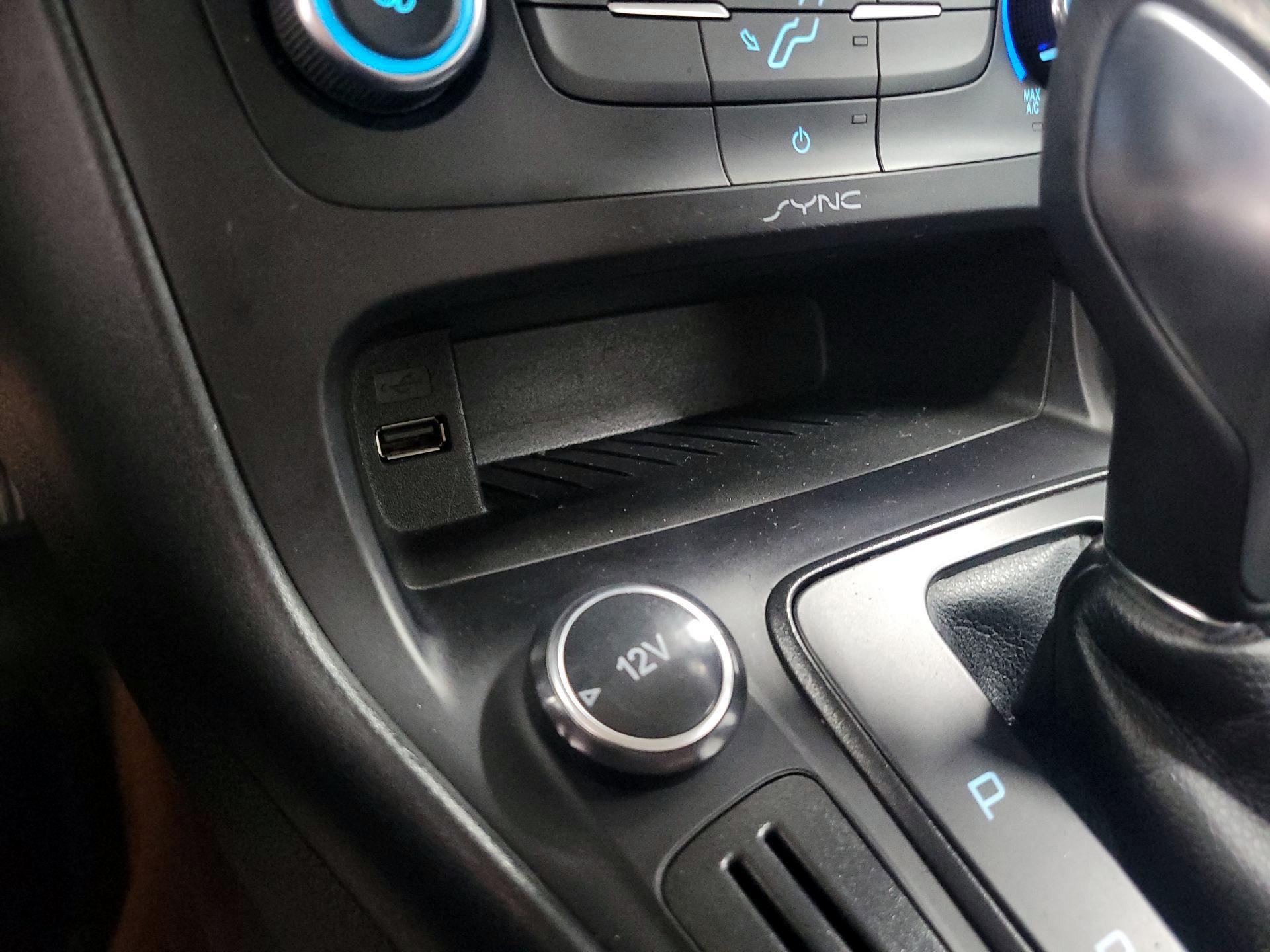 Thumbnail: 2016 Ford Focus - 18