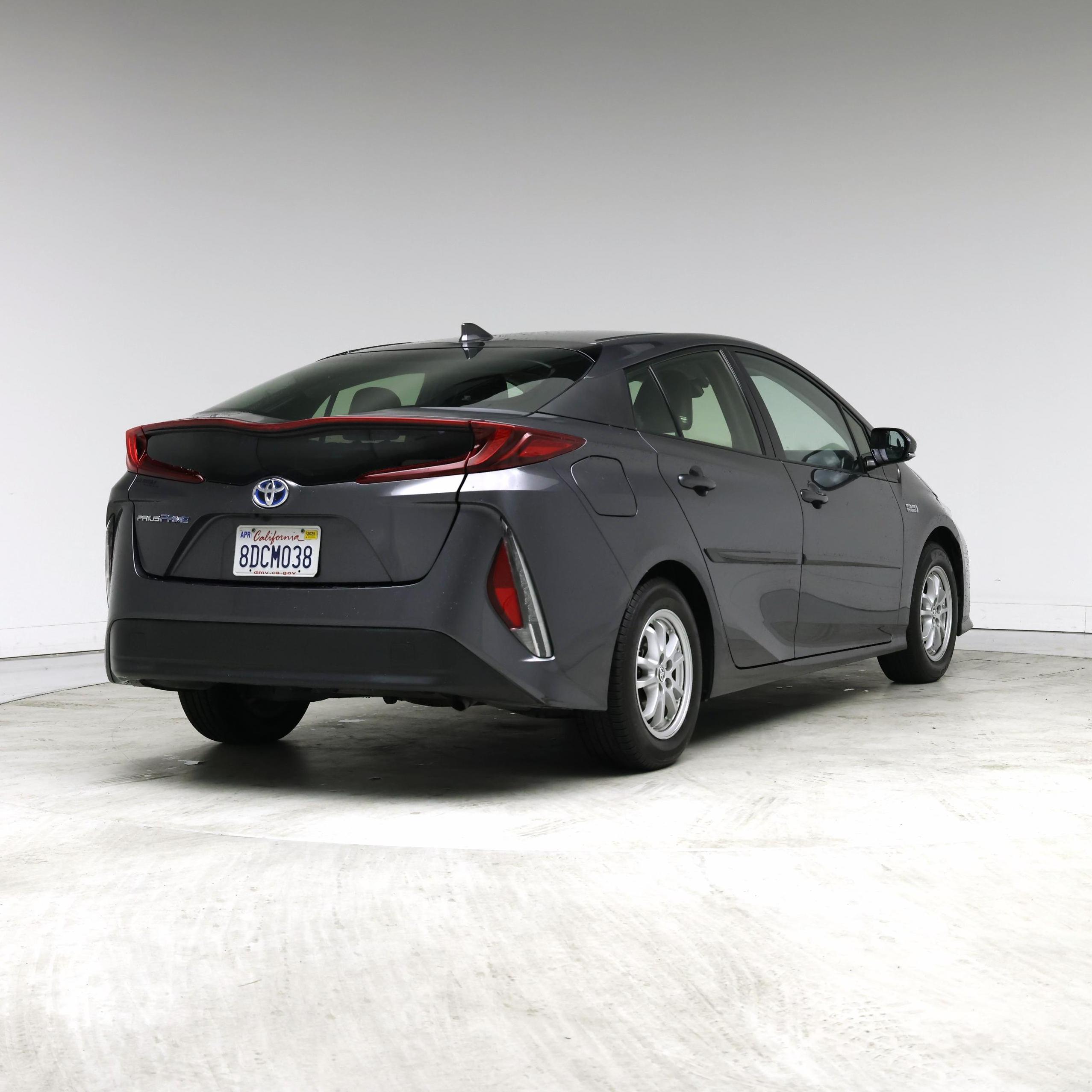 Thumbnail: 2017 Toyota Prius Prime - 8