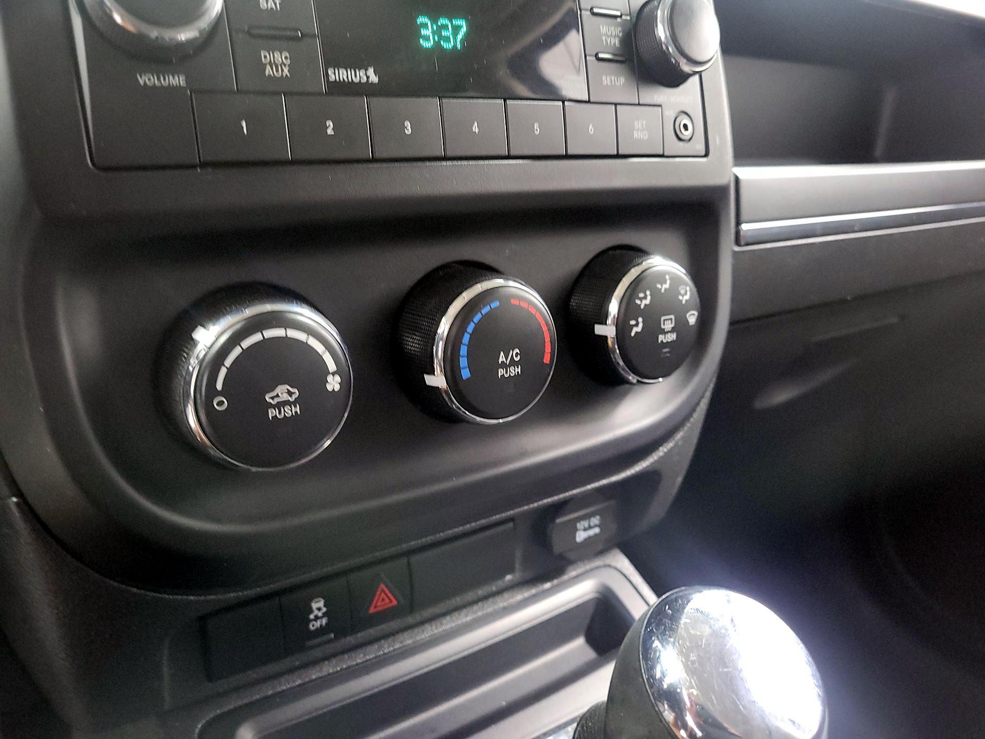 Thumbnail: 2017 Jeep Patriot - 14