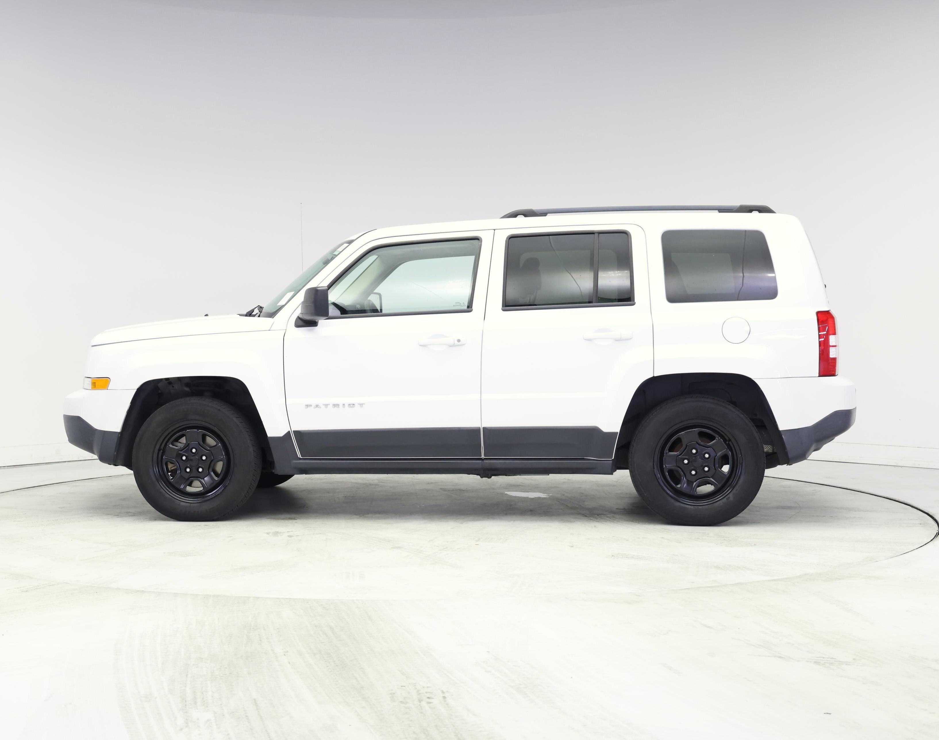 Thumbnail: 2017 Jeep Patriot - 3