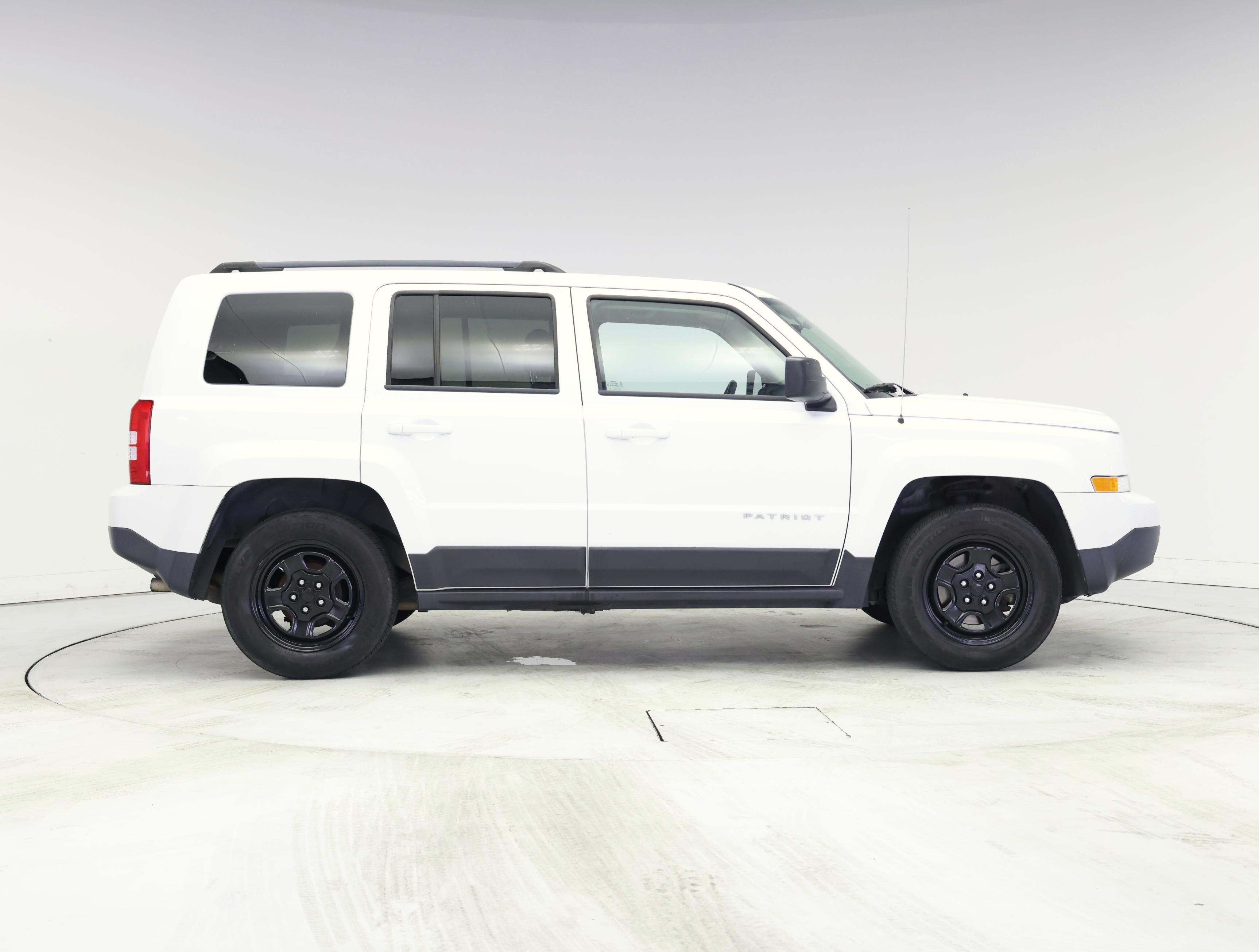 Thumbnail: 2017 Jeep Patriot - 7