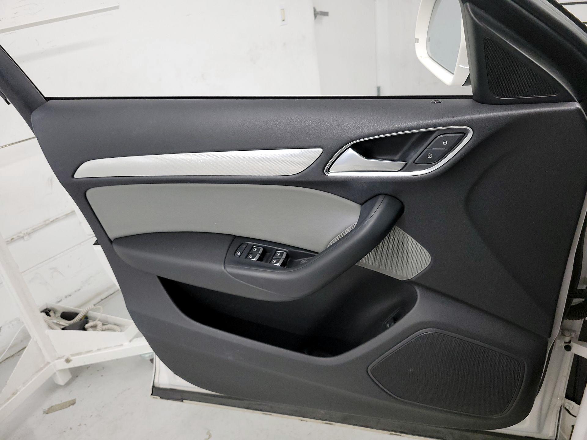 Thumbnail: 2016 Audi Q3 - 12