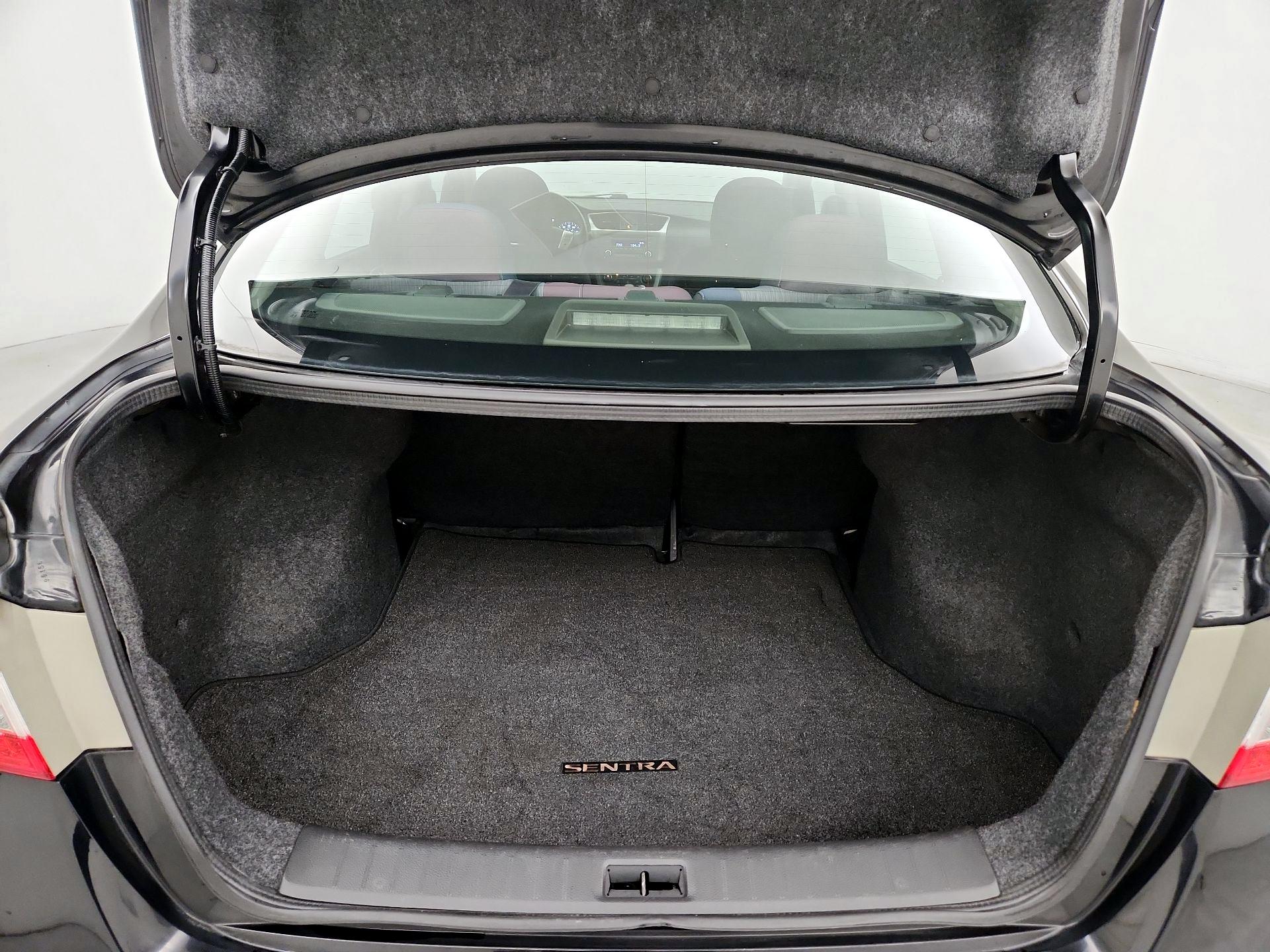 Thumbnail: 2014 Nissan Sentra - 18