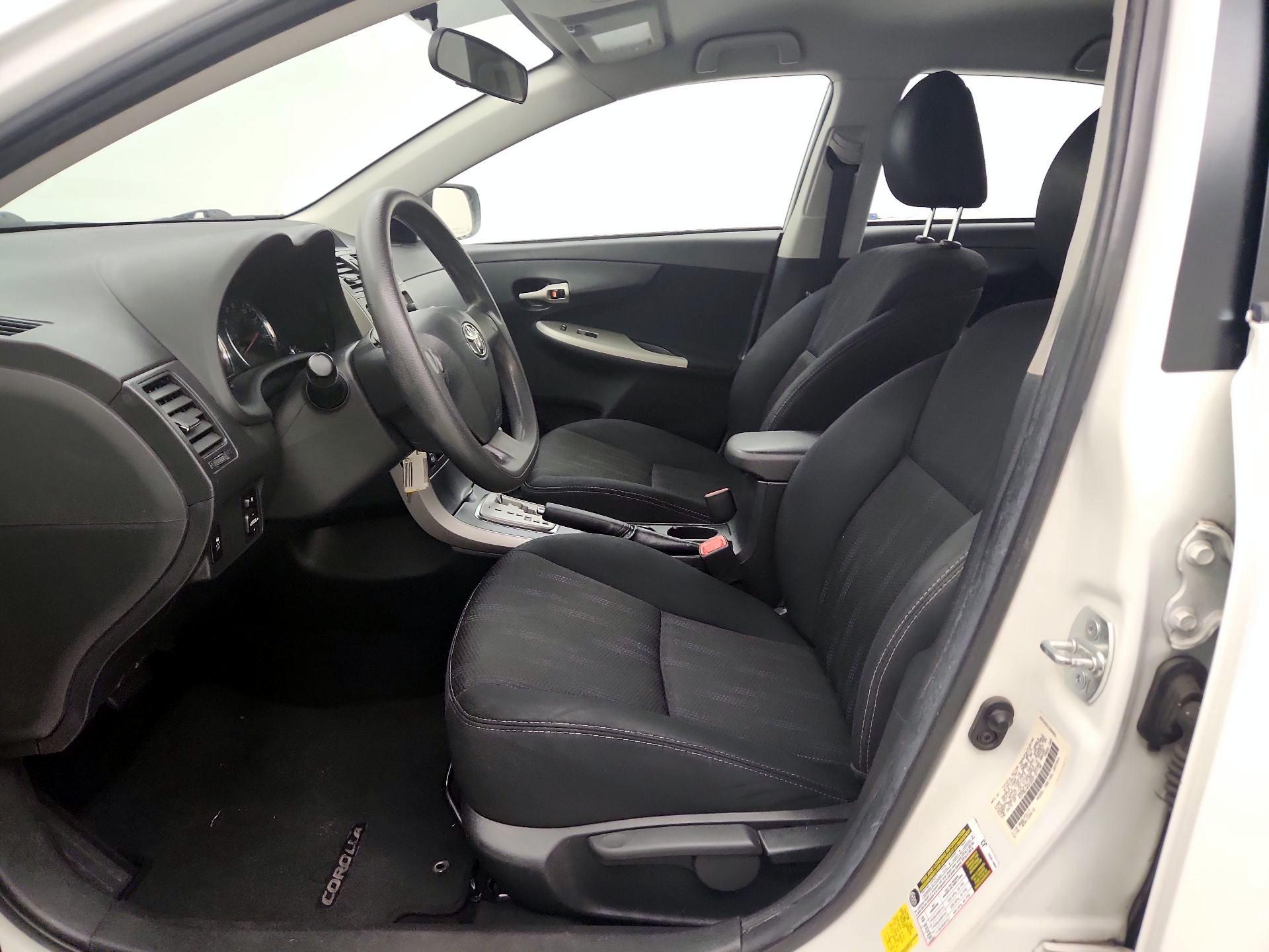 Thumbnail: 2013 Toyota Corolla - 11