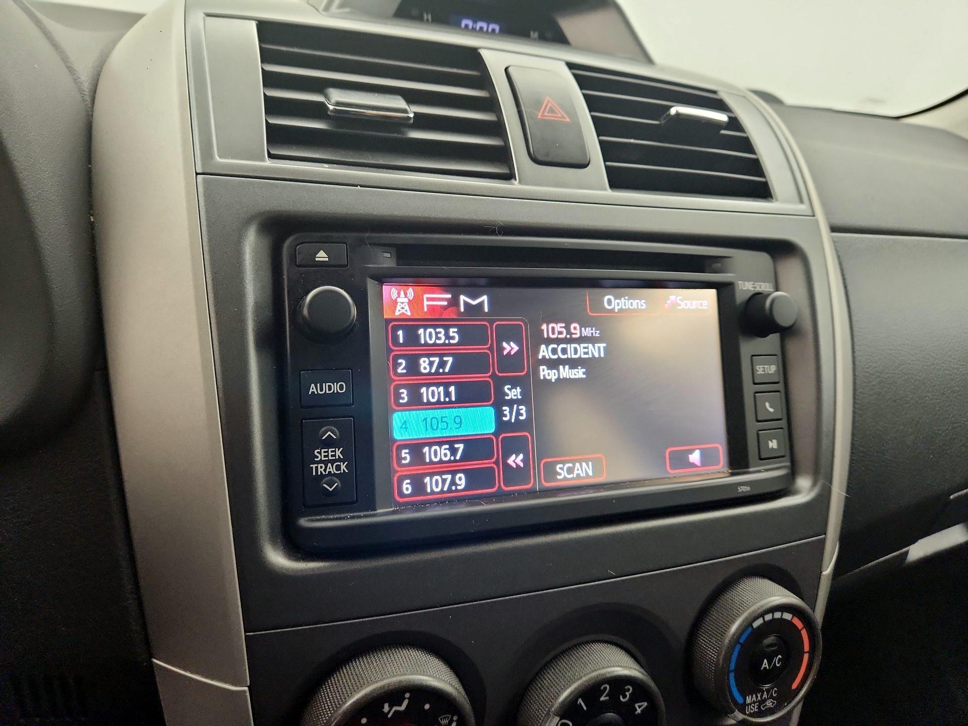 Thumbnail: 2013 Toyota Corolla - 14