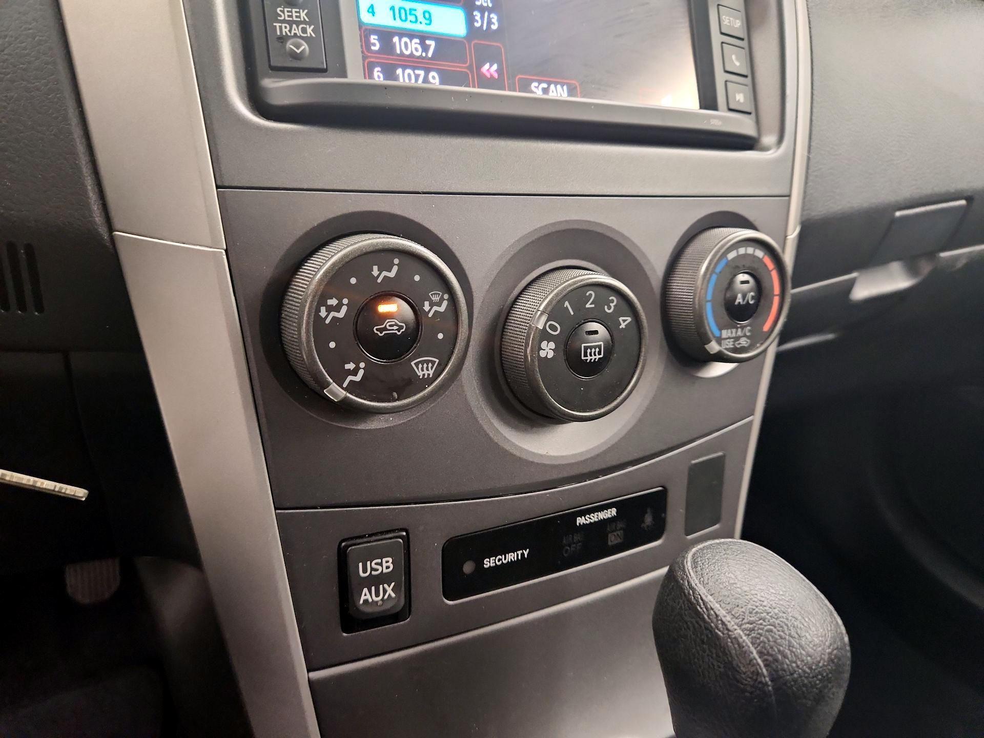 Thumbnail: 2013 Toyota Corolla - 15