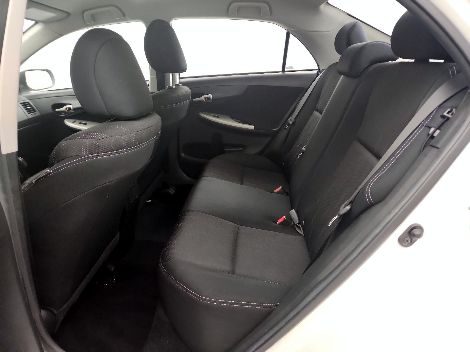 Thumbnail: 2013 Toyota Corolla - 18