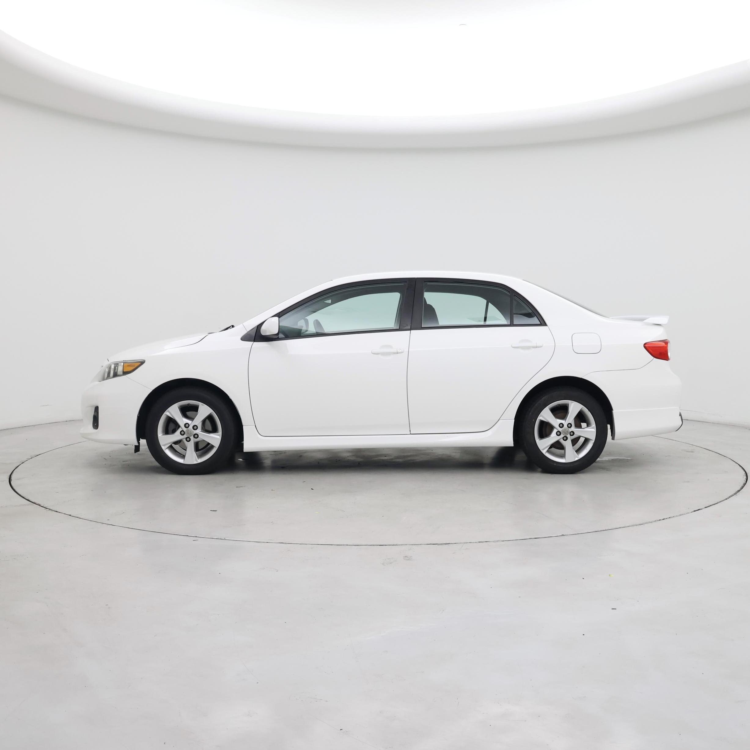 Thumbnail: 2013 Toyota Corolla - 3
