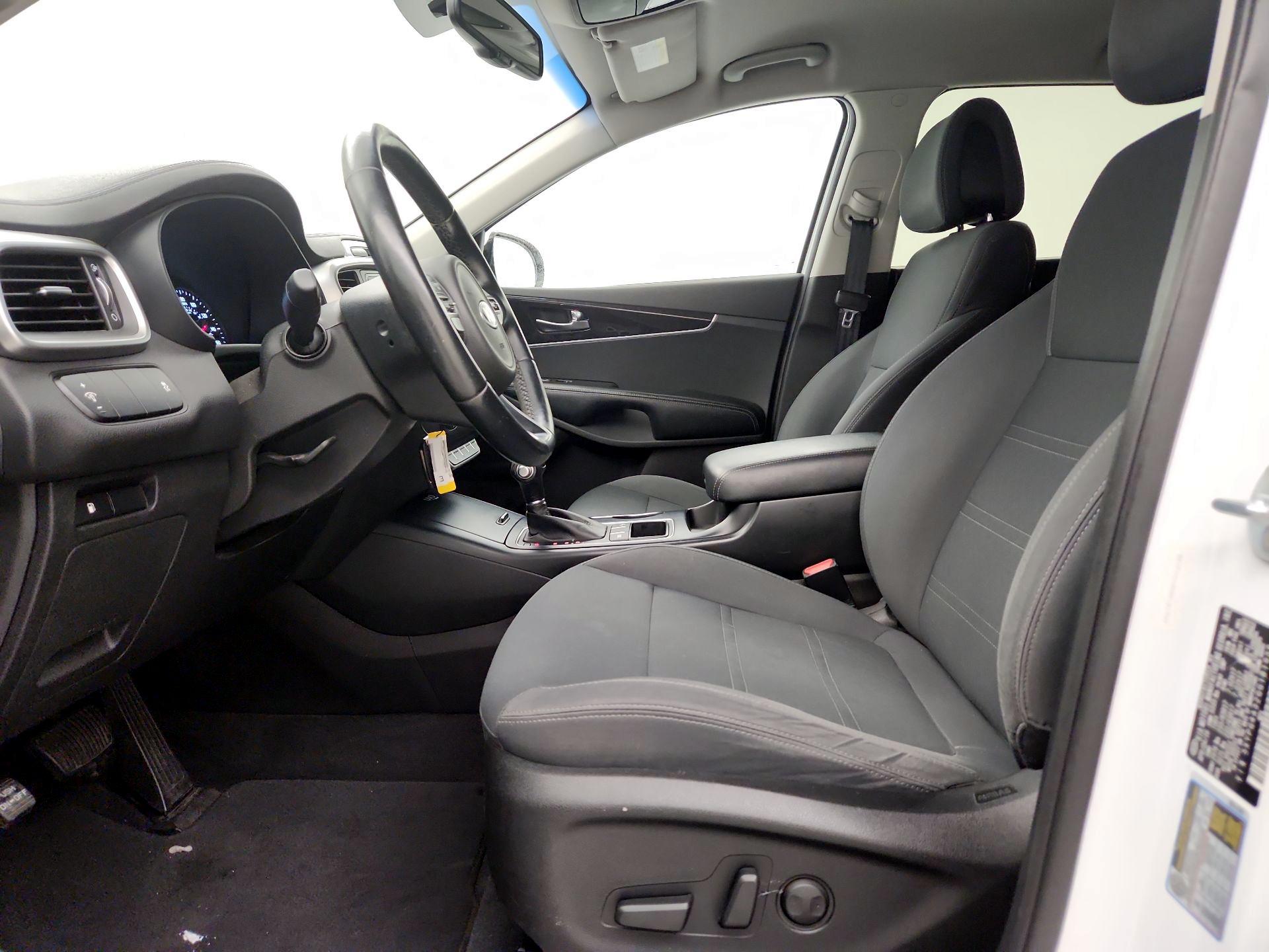 Thumbnail: 2016 Kia Sorento - 11
