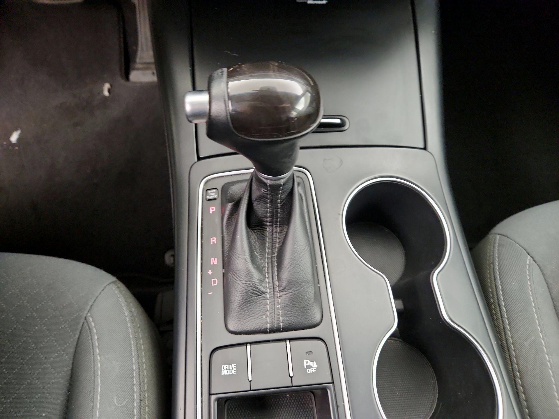 Thumbnail: 2016 Kia Sorento - 17