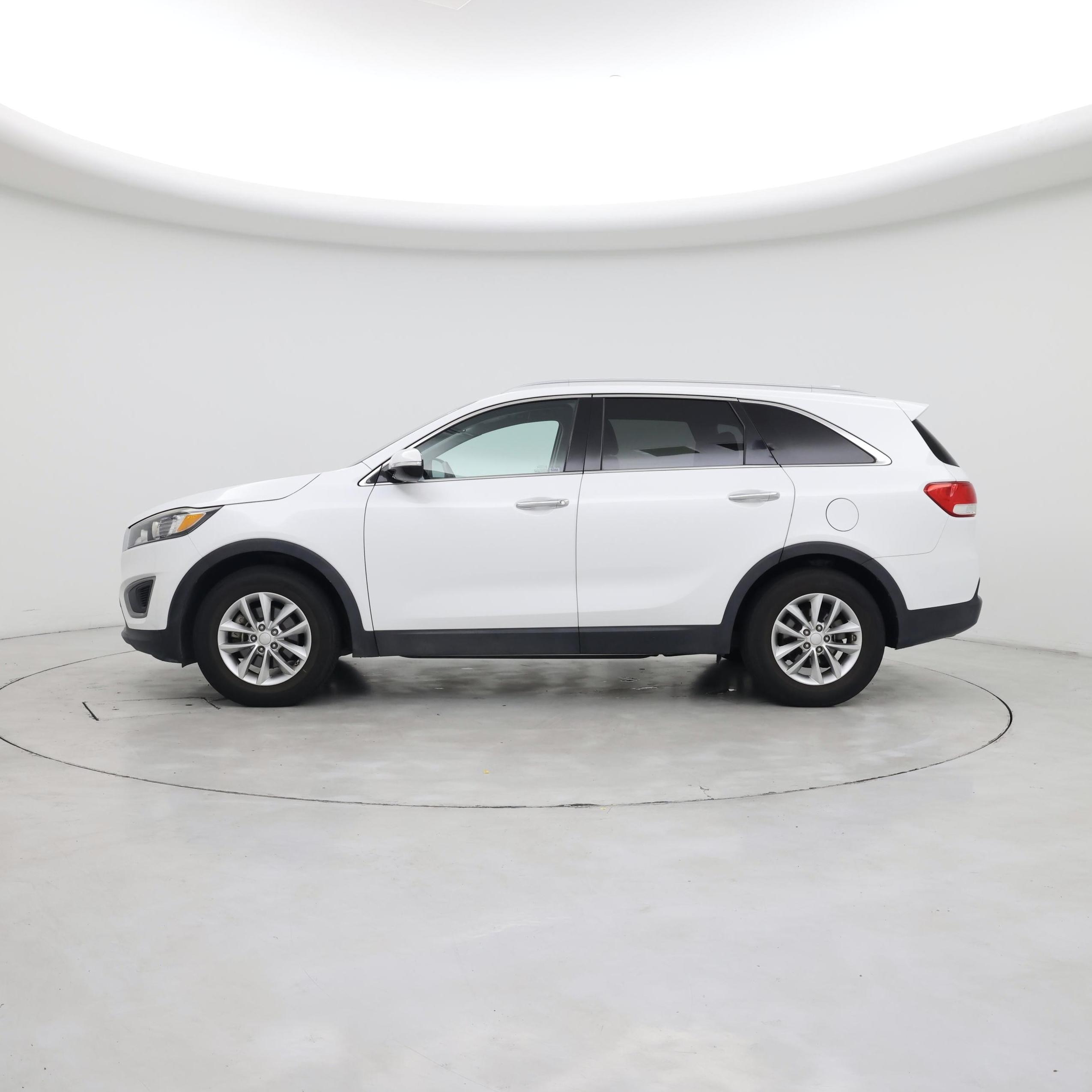 Thumbnail: 2016 Kia Sorento - 3