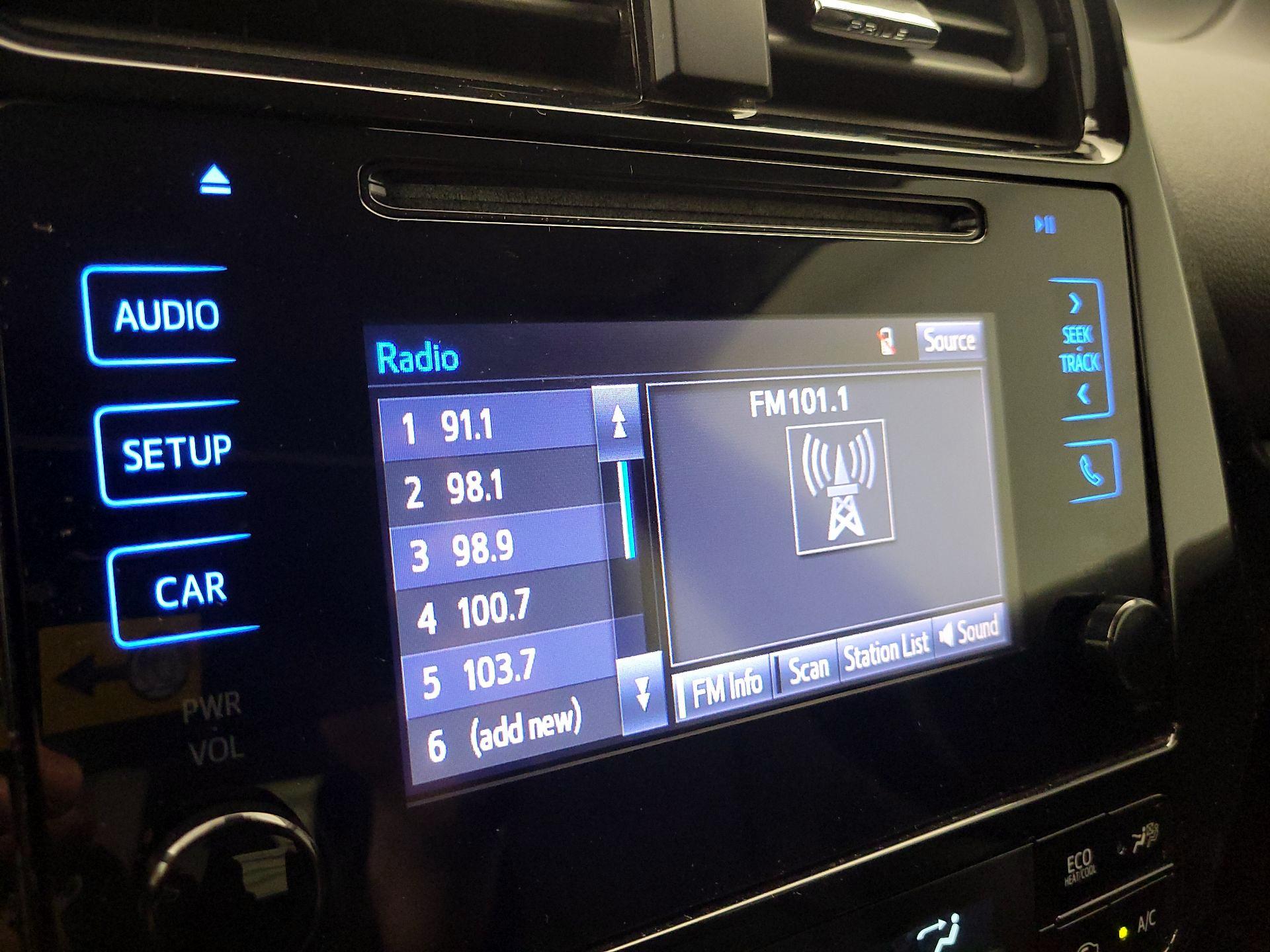 Thumbnail: 2019 Toyota Prius - 15