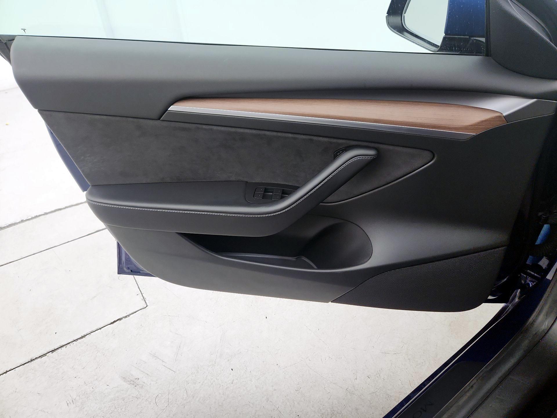 Thumbnail: 2022 Tesla Model 3 - 12