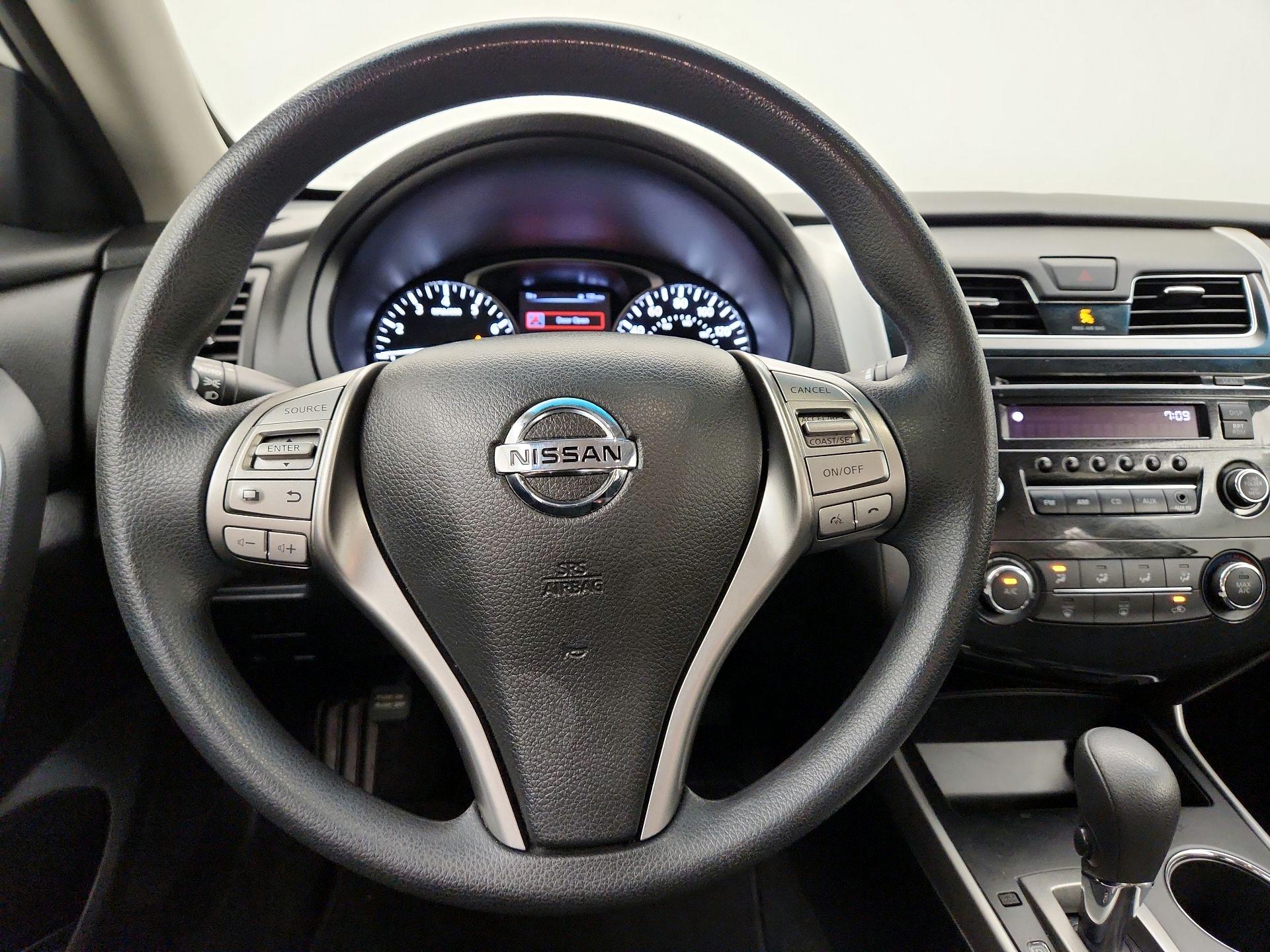 Thumbnail: 2015 Nissan Altima - 10