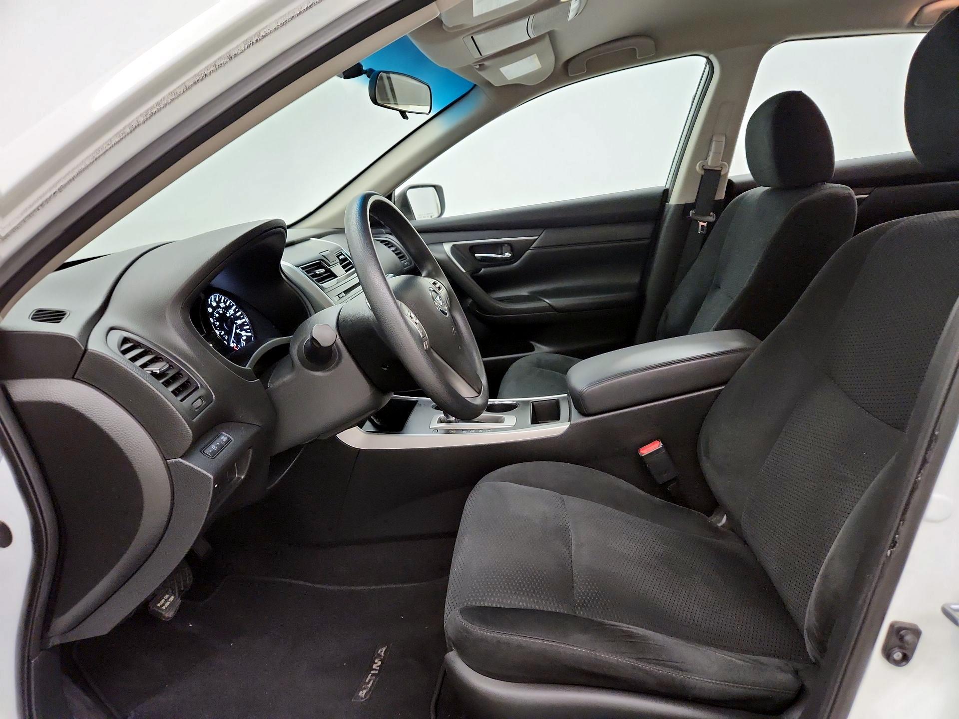 Thumbnail: 2015 Nissan Altima - 11