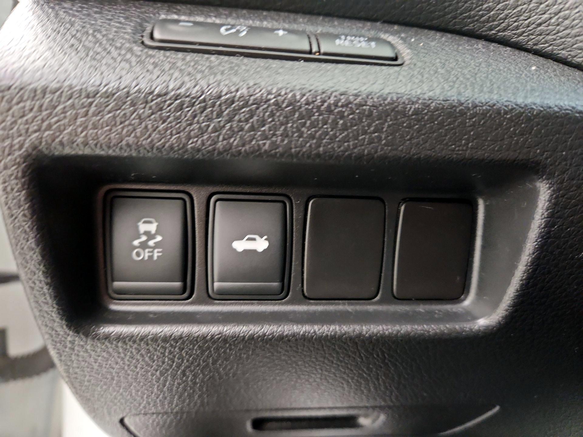 Thumbnail: 2015 Nissan Altima - 13