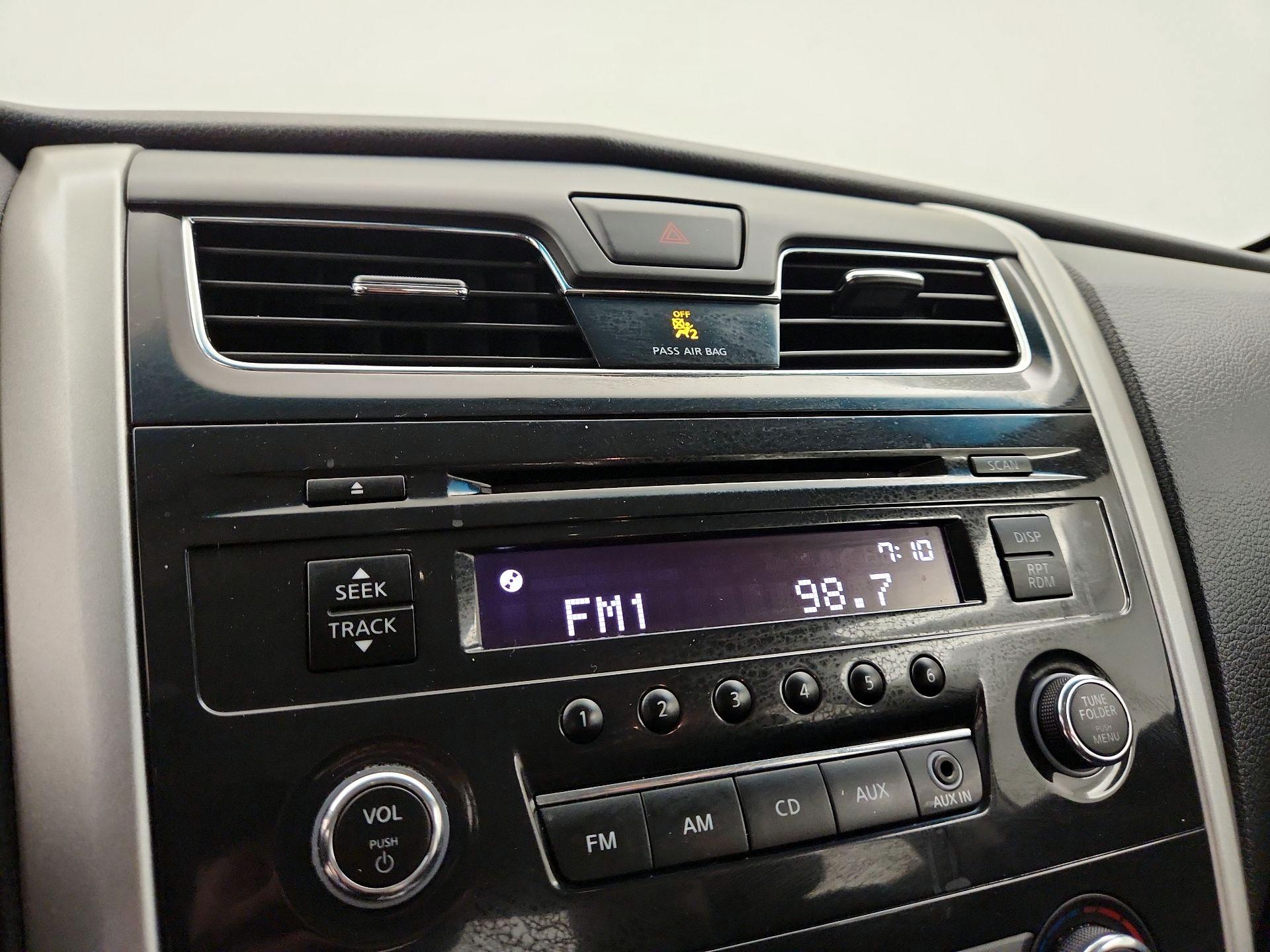 Thumbnail: 2015 Nissan Altima - 14