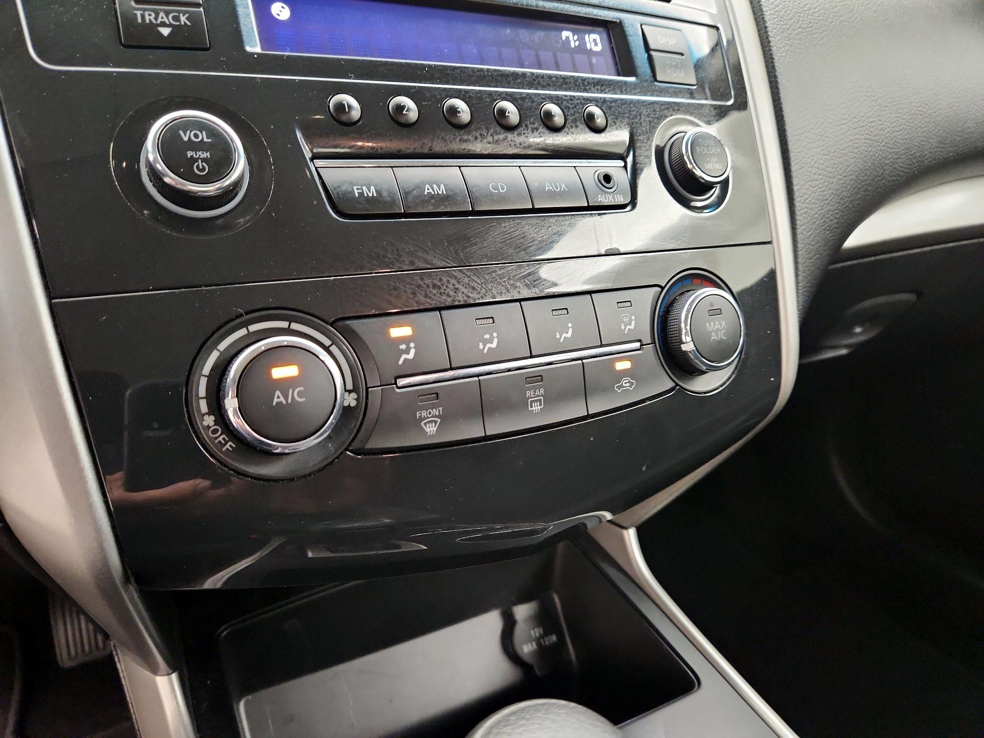 Thumbnail: 2015 Nissan Altima - 15