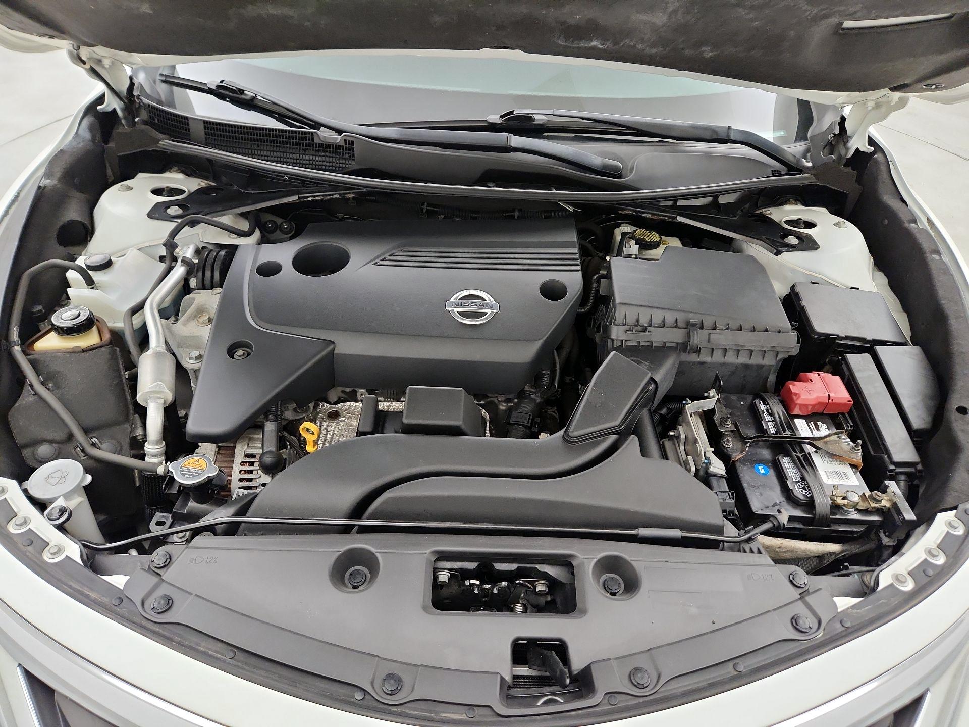 Thumbnail: 2015 Nissan Altima - 19