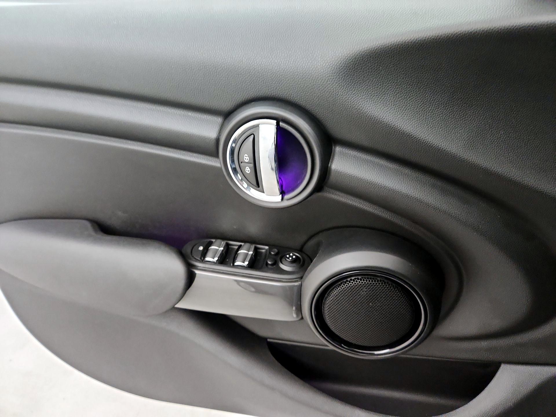 Thumbnail: 2015 MINI Cooper Hardtop - 12