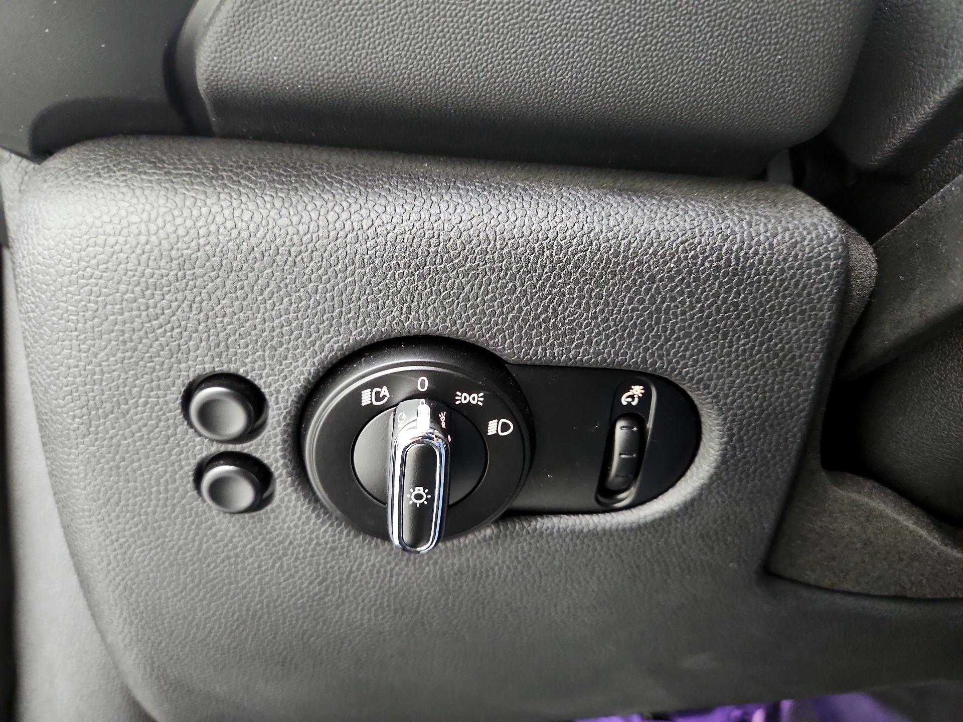 Thumbnail: 2015 MINI Cooper Hardtop - 13