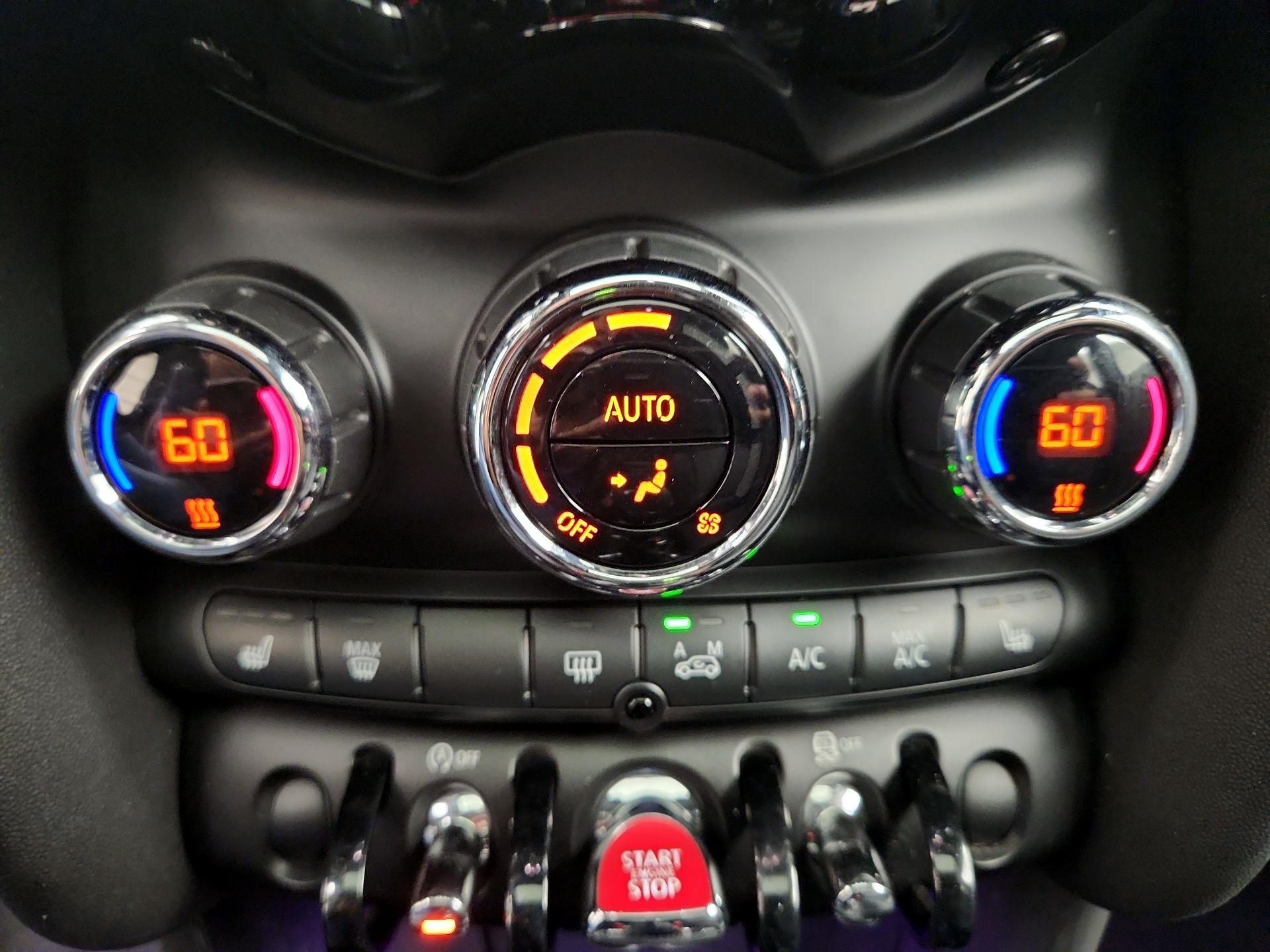 Thumbnail: 2015 MINI Cooper Hardtop - 15