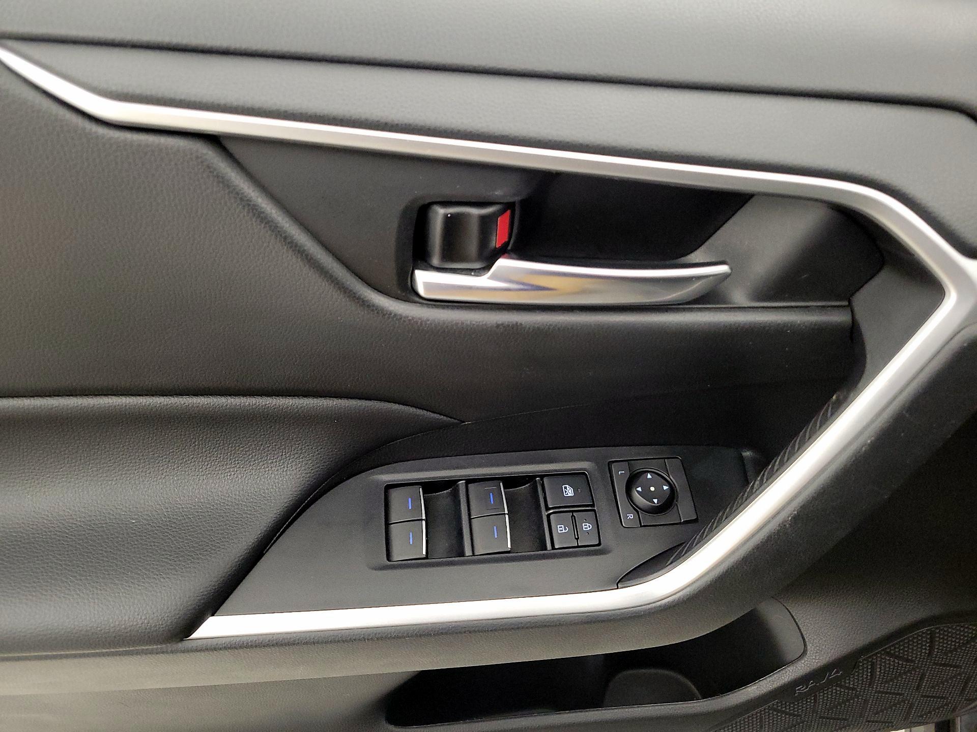 Thumbnail: 2022 Toyota RAV4 - 12