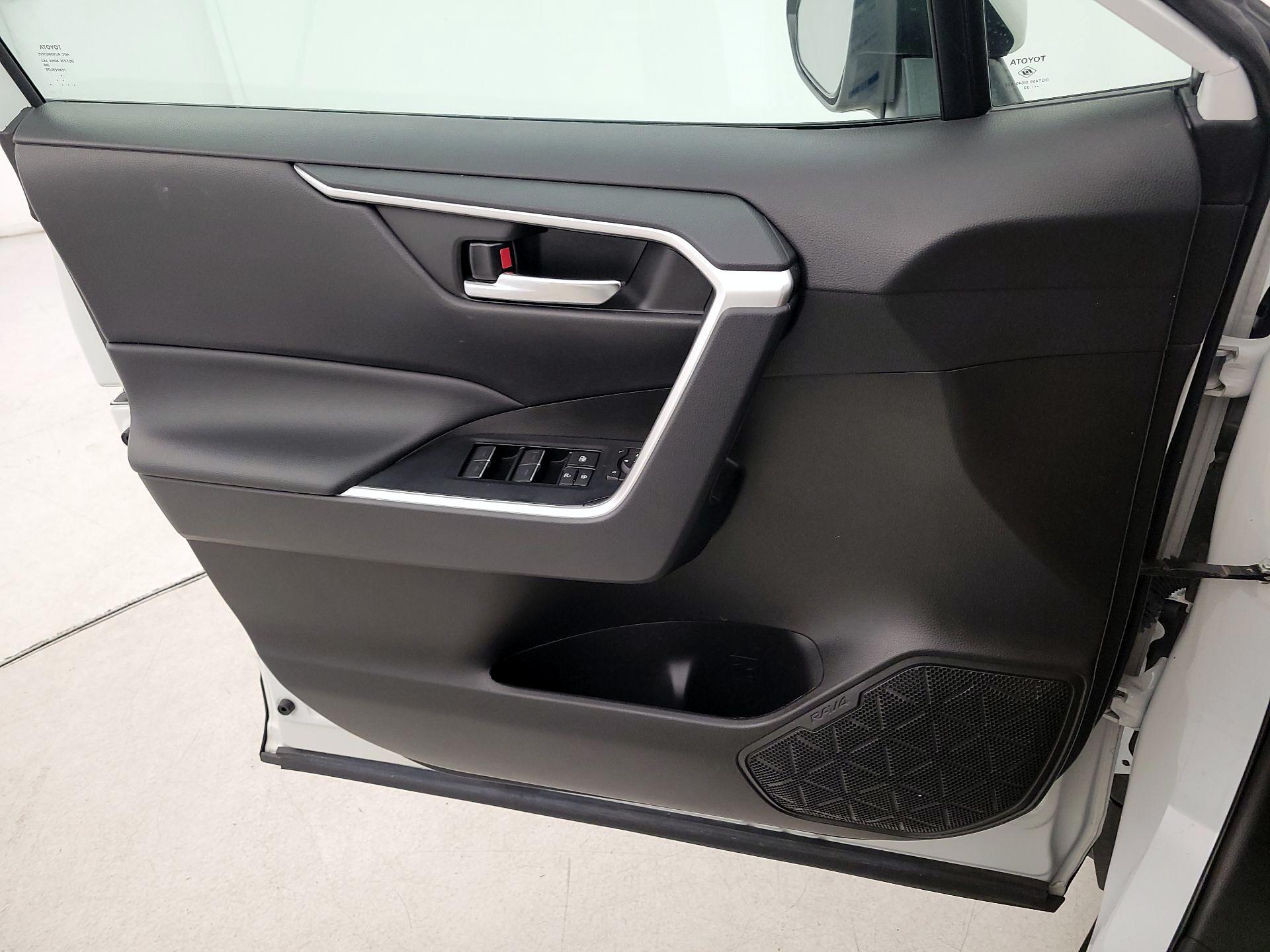 Thumbnail: 2022 Toyota RAV4 - 12