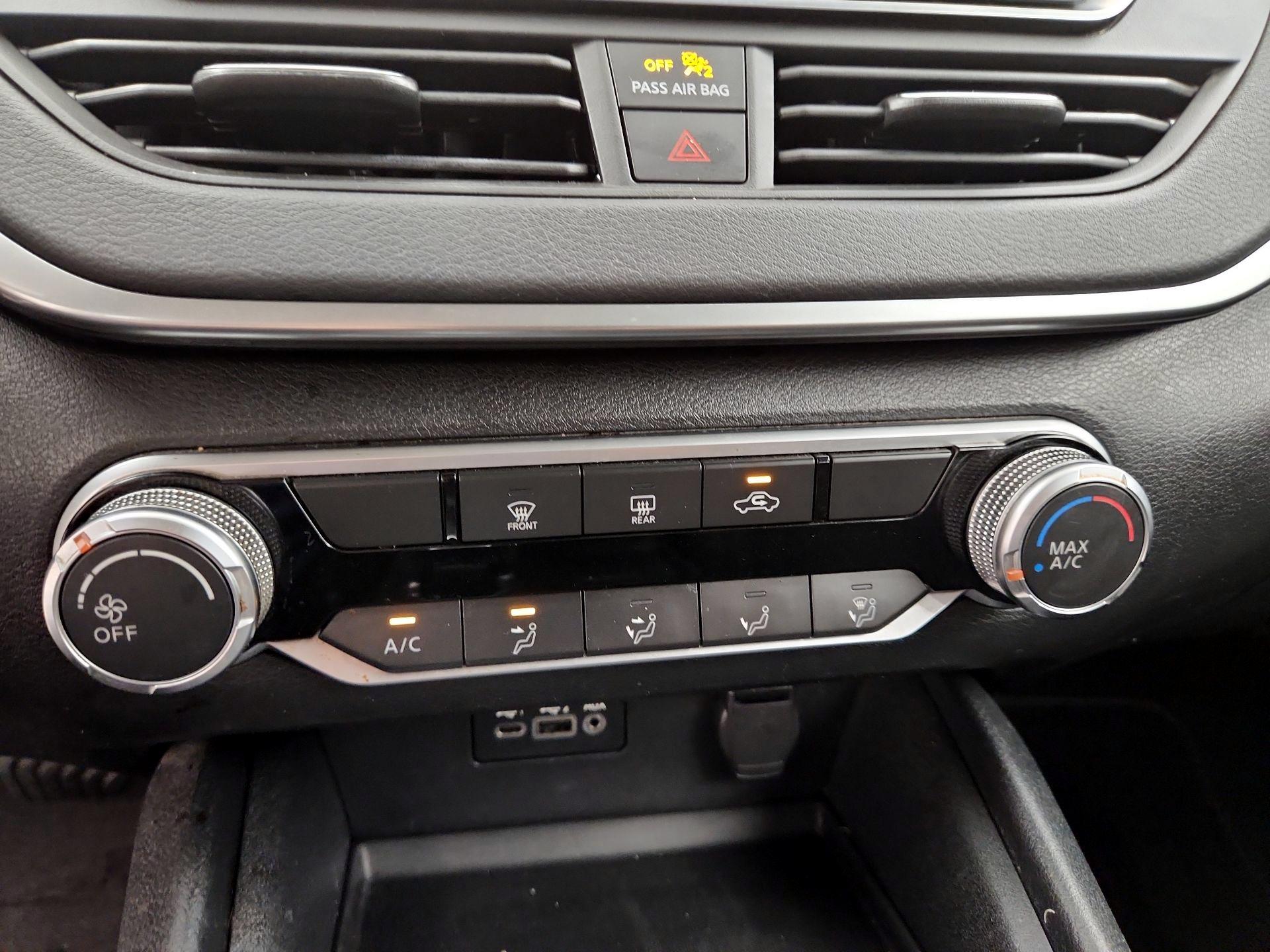 Thumbnail: 2019 Nissan Altima - 16