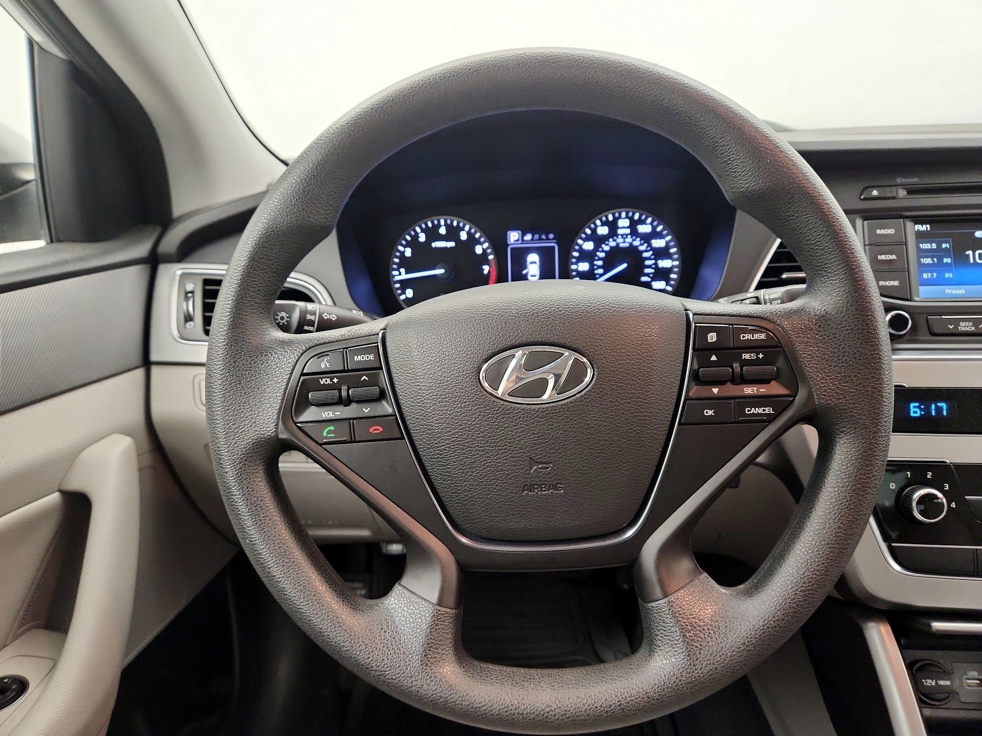 Thumbnail: 2015 Hyundai Sonata - 10