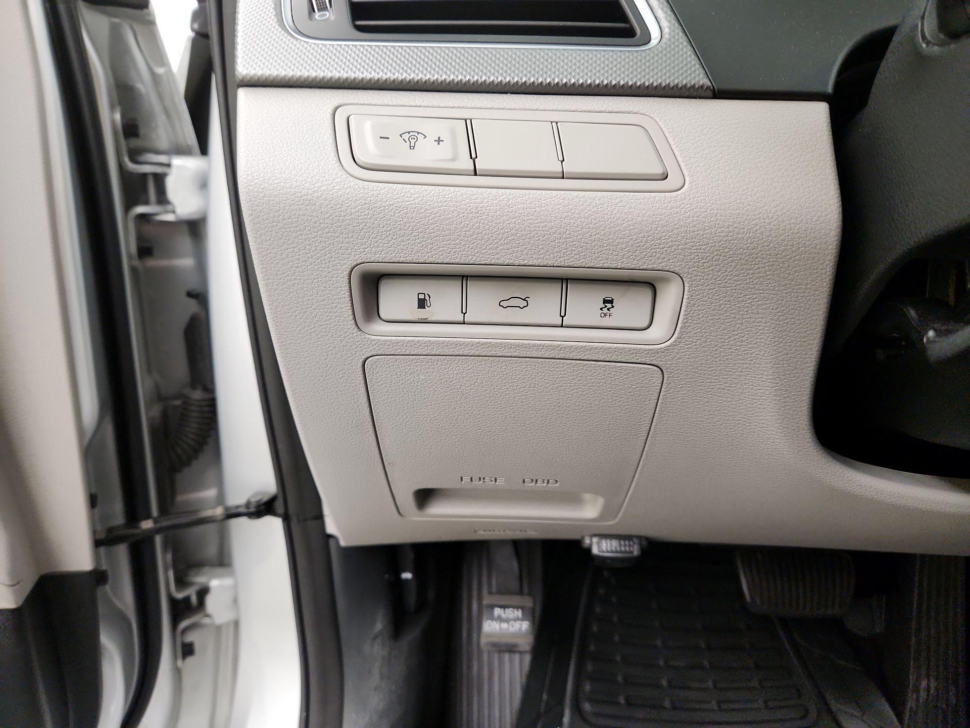 Thumbnail: 2015 Hyundai Sonata - 13