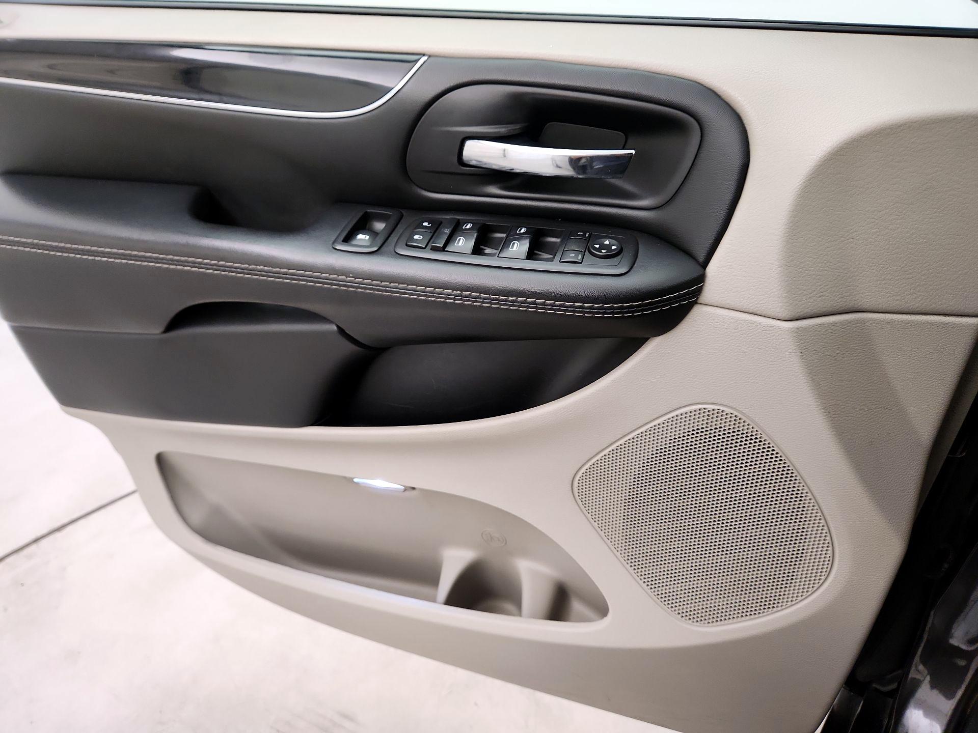 Thumbnail: 2018 Dodge Grand Caravan - 12