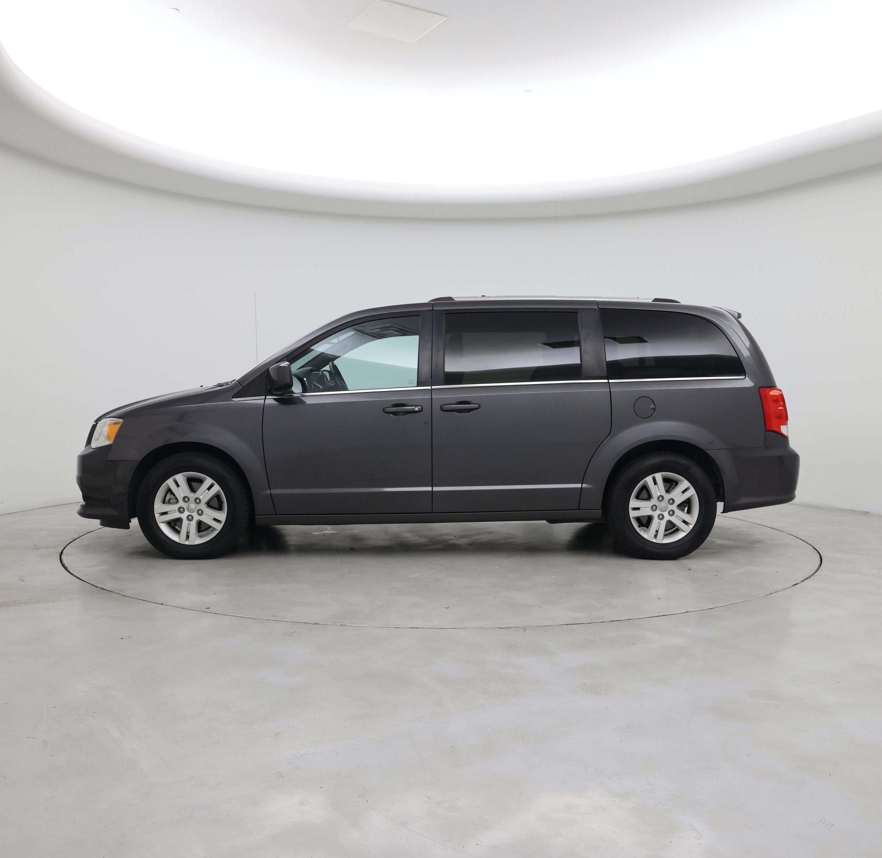 Thumbnail: 2018 Dodge Grand Caravan - 3