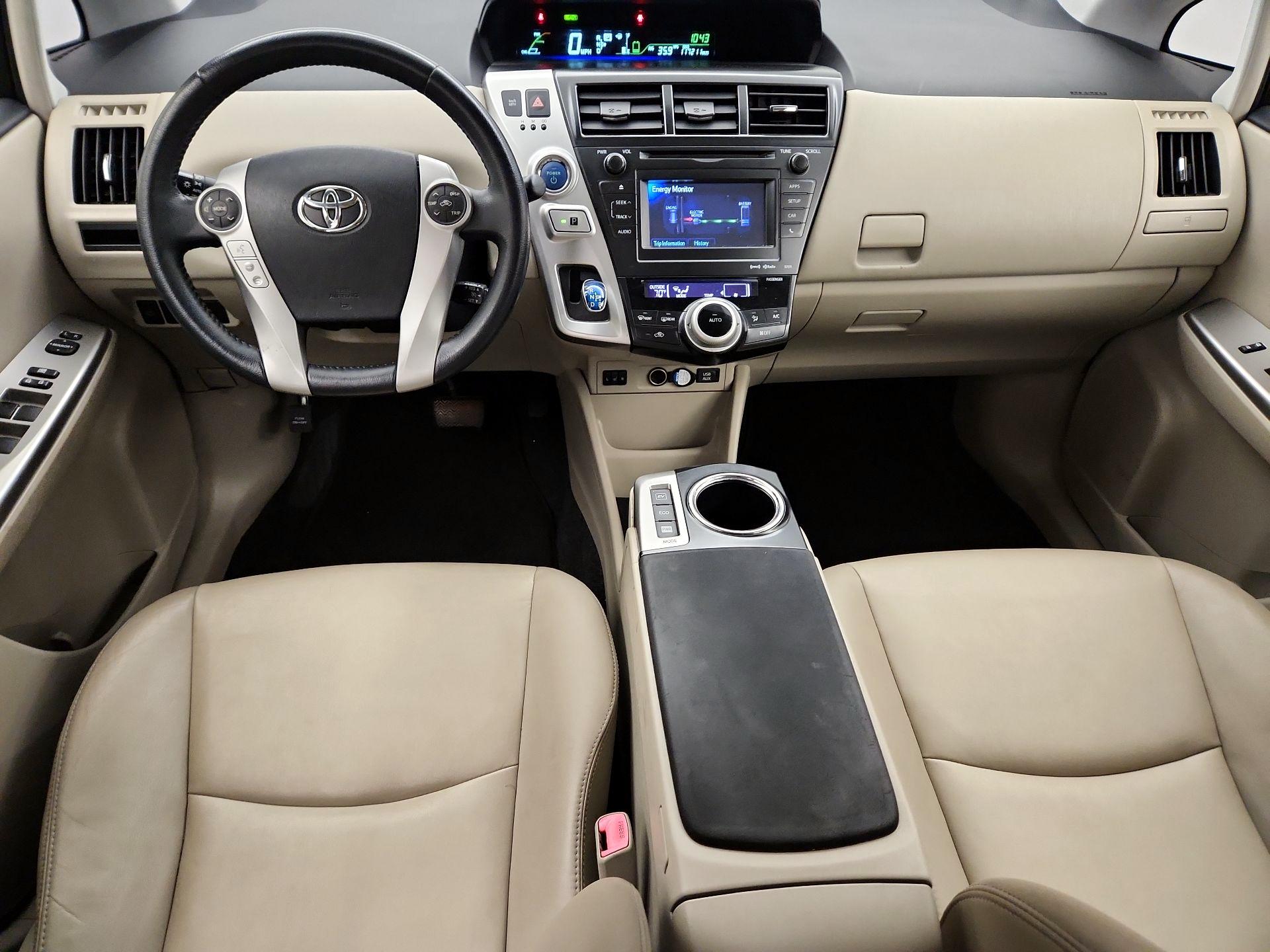 Thumbnail: 2014 Toyota Prius v - 9