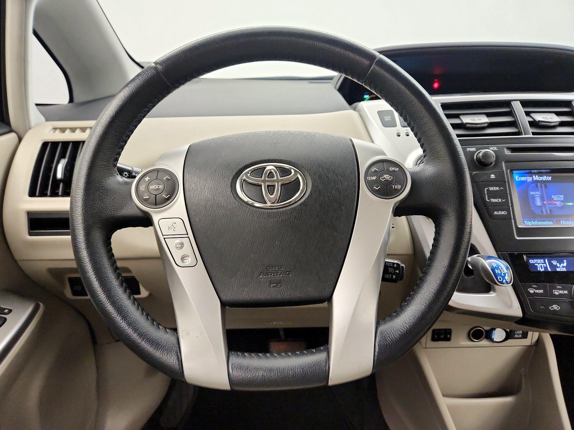 Thumbnail: 2014 Toyota Prius v - 10