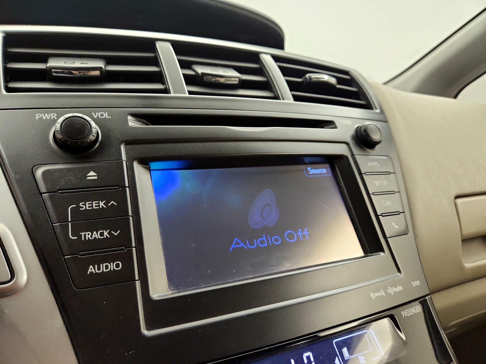 Thumbnail: 2014 Toyota Prius v - 15